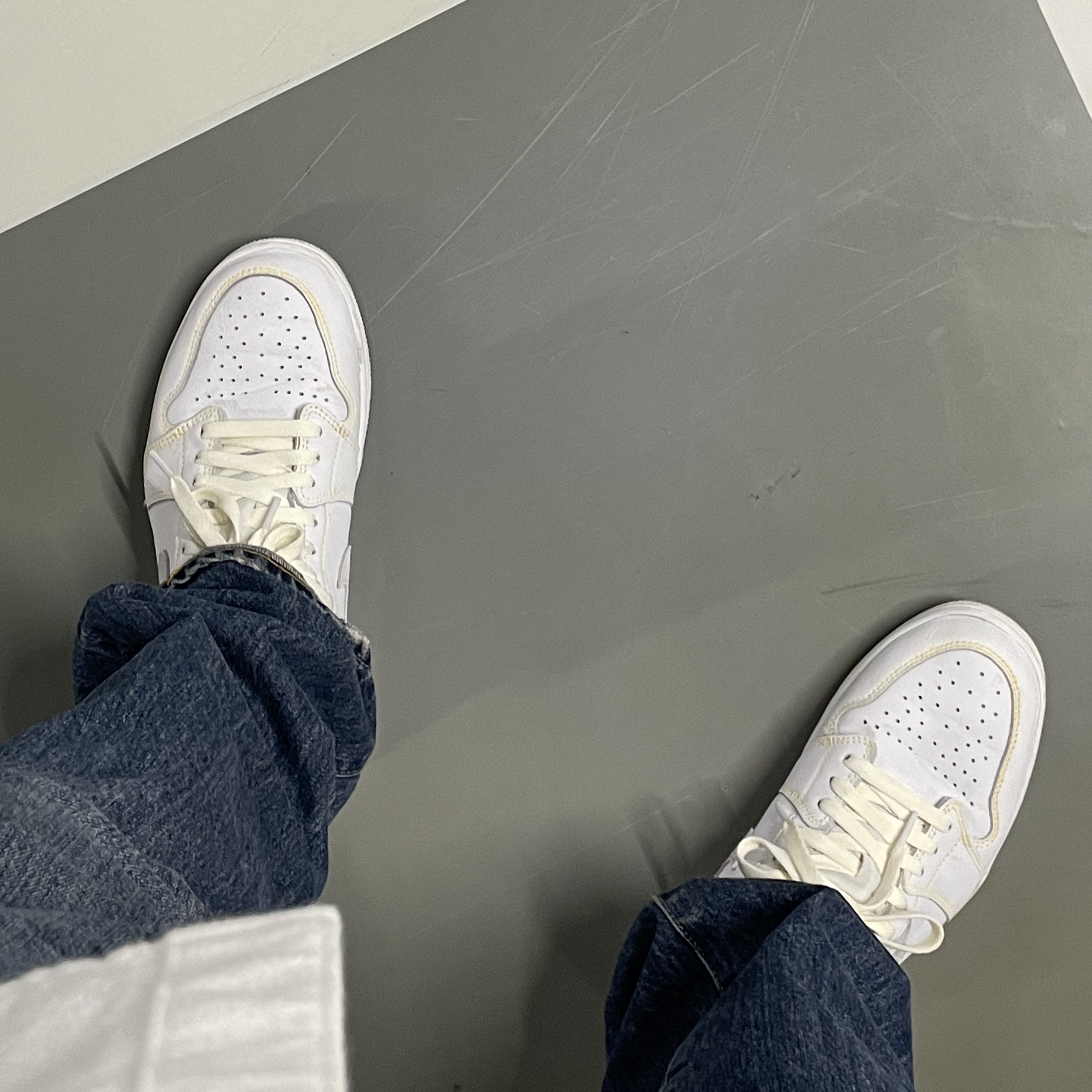 Jordan 1 Low OG Neutral Grey 착용 스타일 - 1