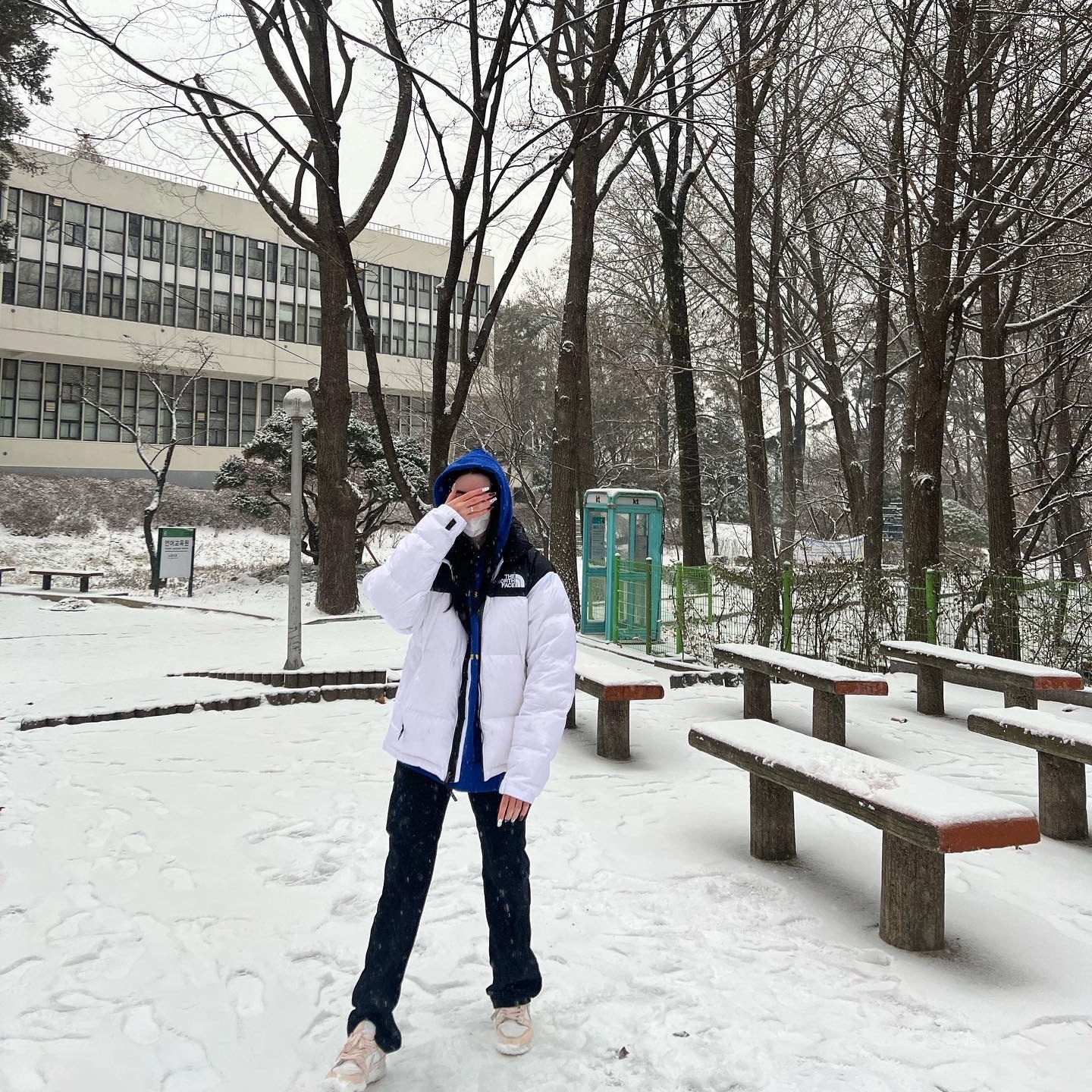 The North Face 1996 Eco Nuptse Jacket White 착용 스타일 - 2