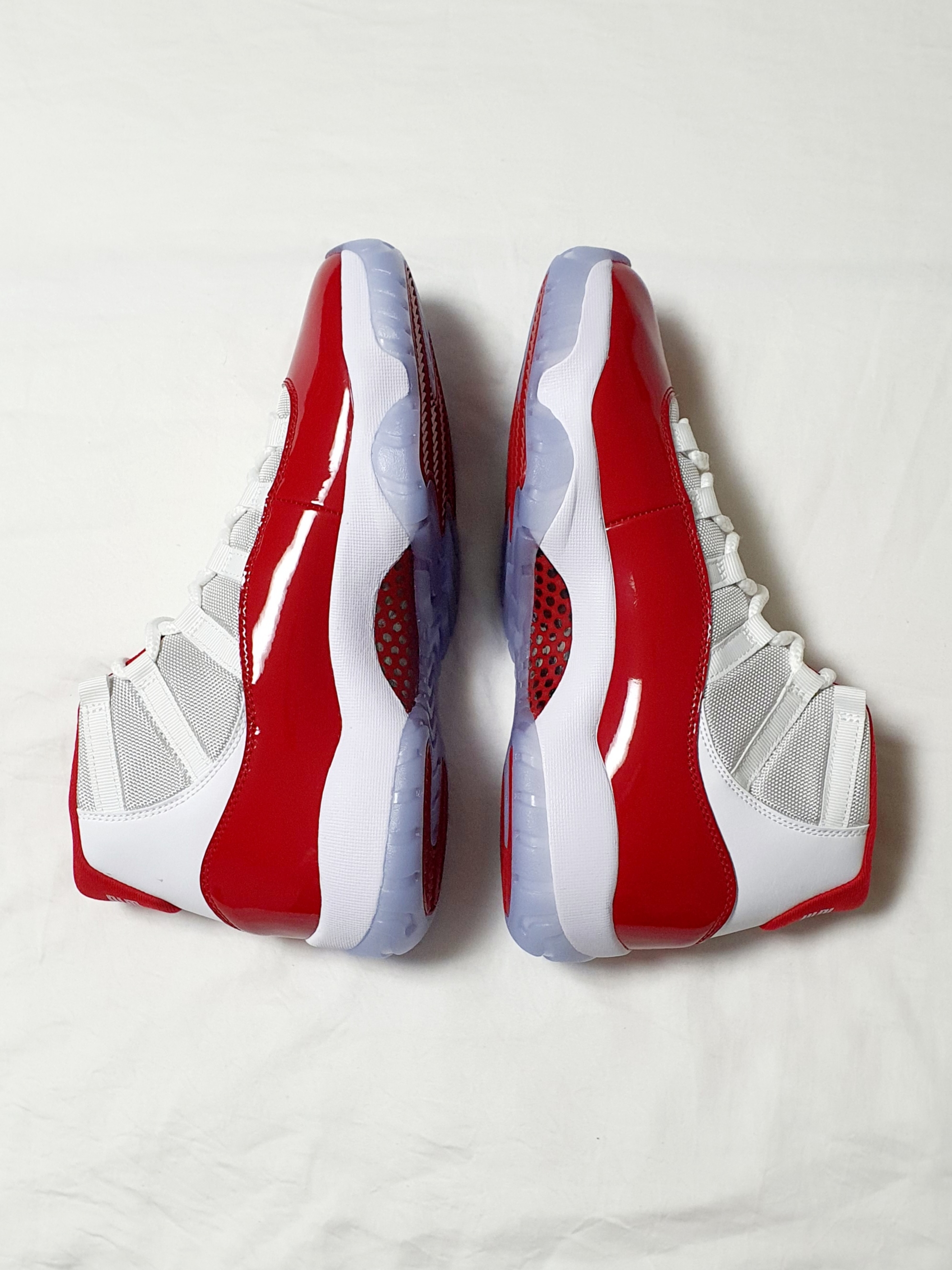 Jordan 11 Retro Varsity Red 착용 스타일 - 5