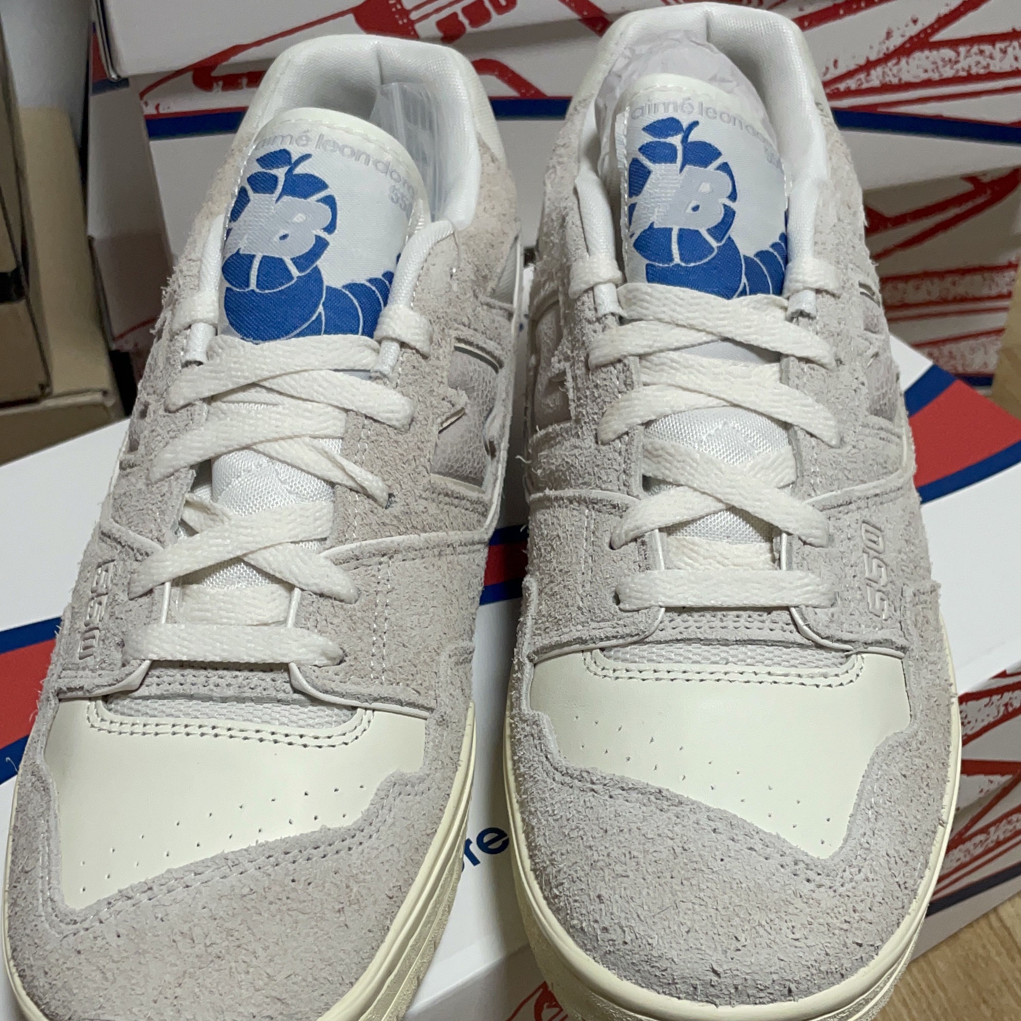 New Balance x Aime Leon Dore 550 White Leather, New Balance x Aime Leon Dore 550 Grey Suede 착용 스타일 - 3
