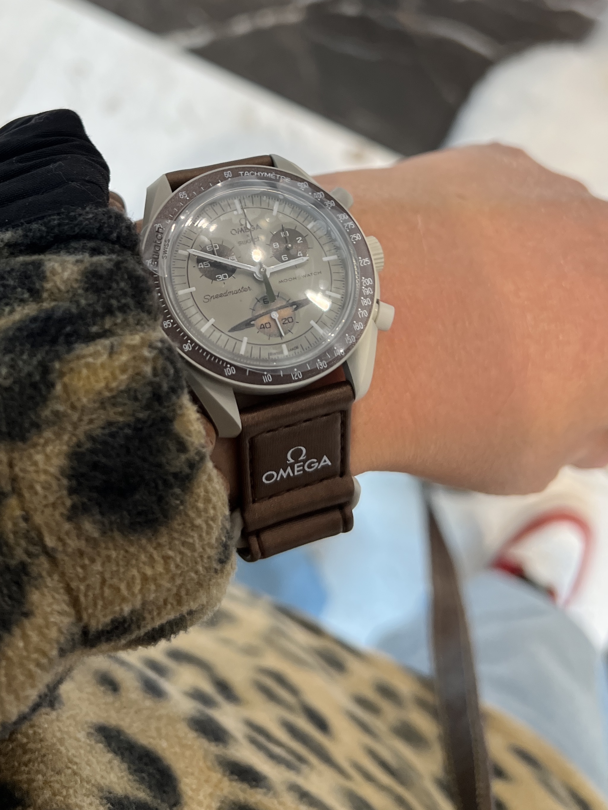 Jordan 1 Retro High OG Chicago 2022, Swatch x Omega Bioceramic MoonSwatch Mission To Saturn 착용 스타일 - 2