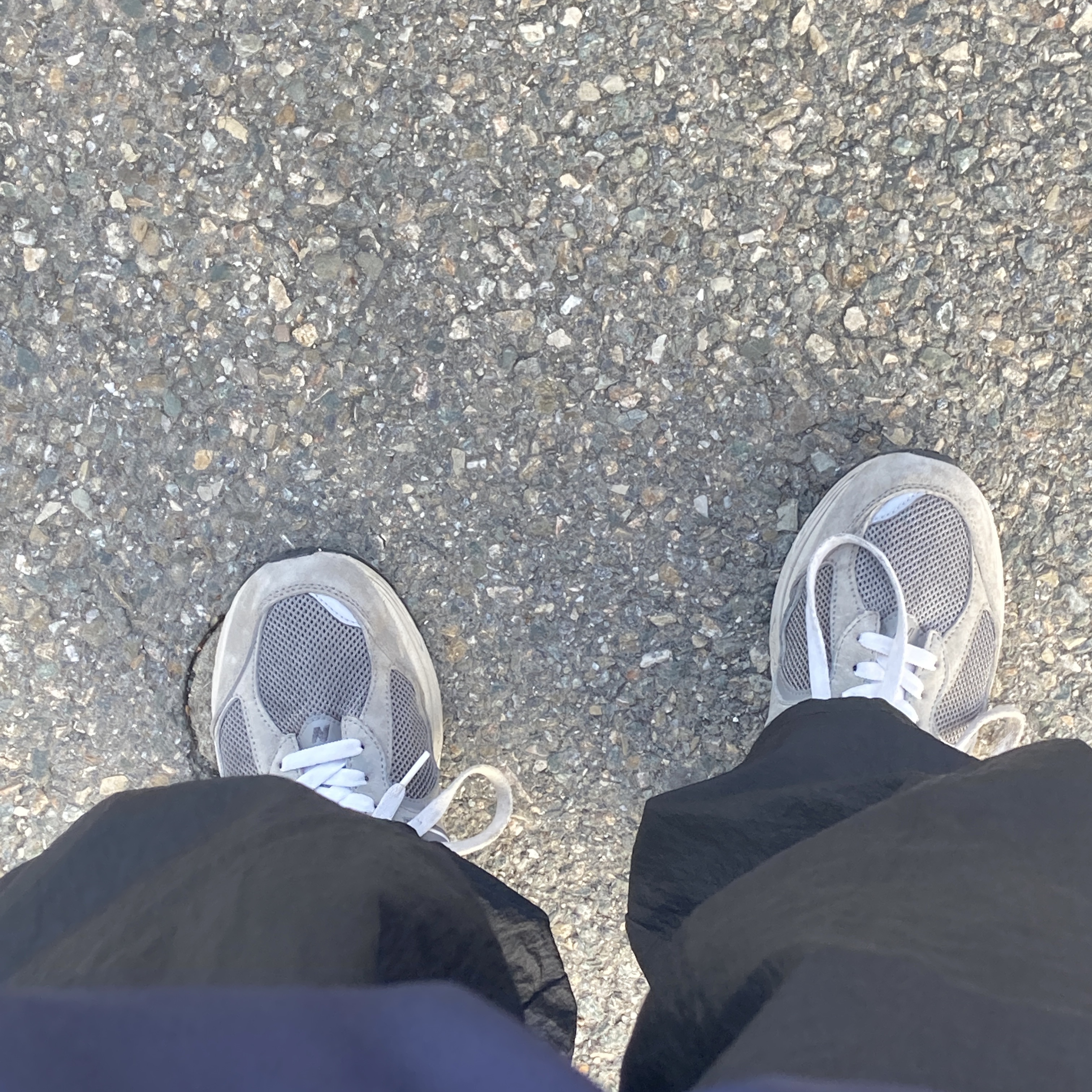 New Balance 2002R Grey 착용 스타일 - 2