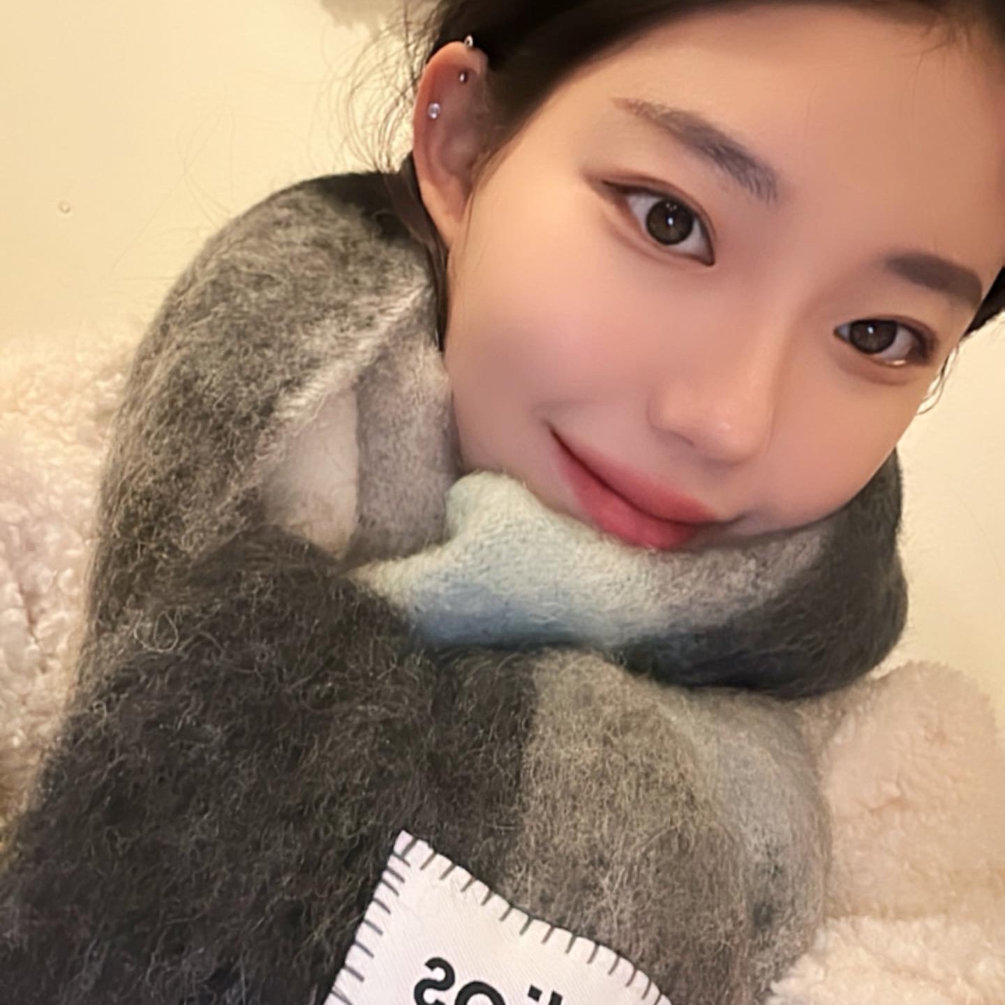 Acne Studios Mohair Check Muffler Grey Green Black 착용 스타일 - 4