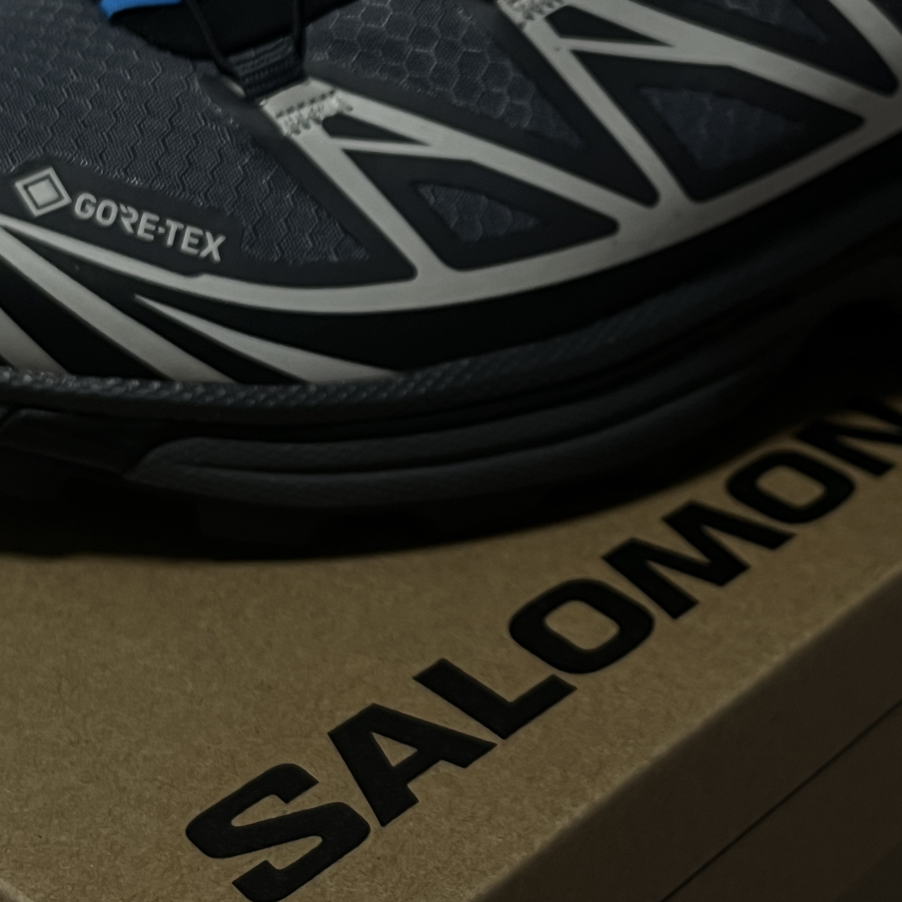 Salomon XT-6 Gore-Tex Black Ebony 착용 스타일 - 2
