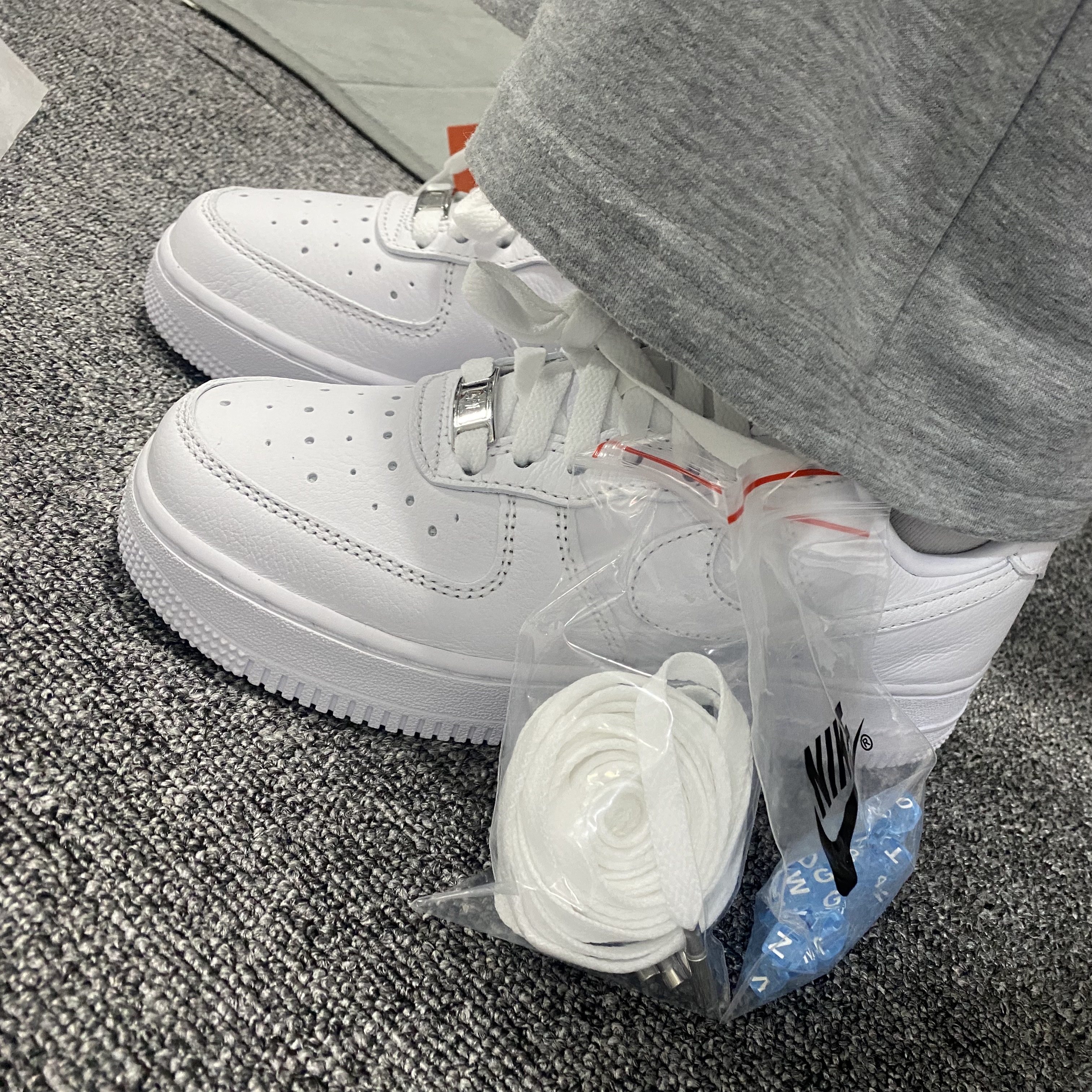 Nike x Drake Nocta Air Force 1 Low SP Certified Lover Boy White 착용 스타일 - 4
