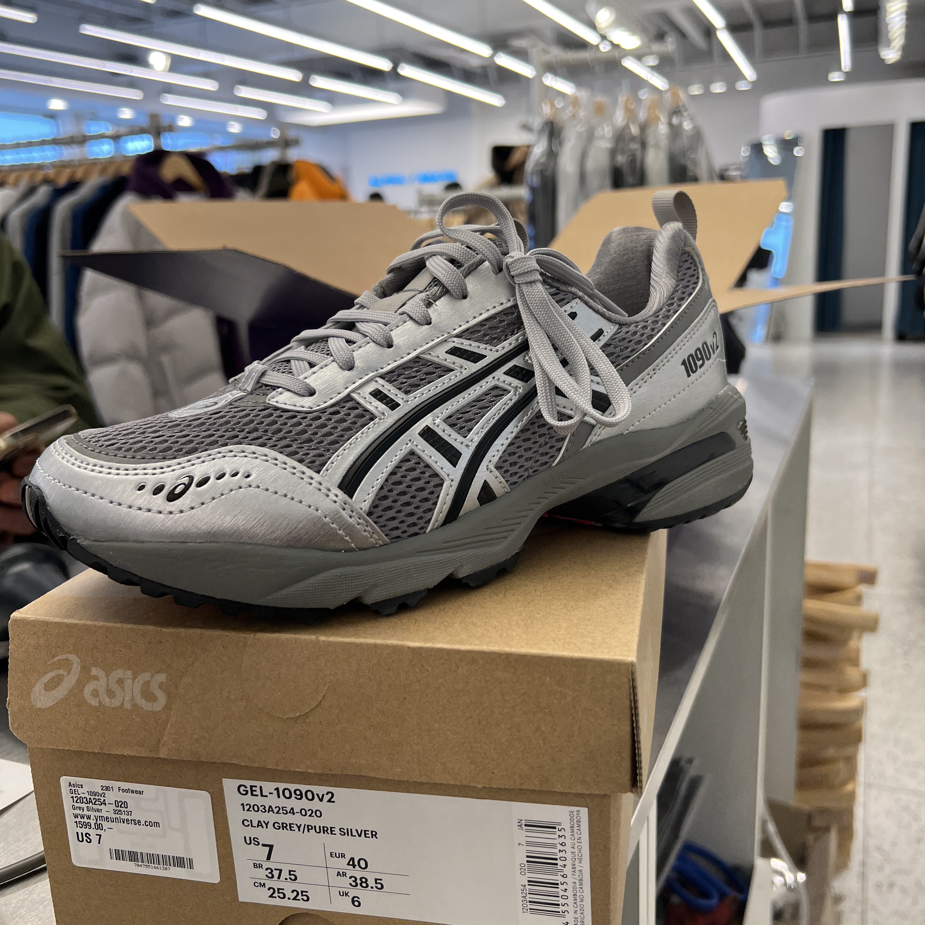 Asics x Freja Wewer Gel-1090 V2 Clay Grey Pure Silver 착용 스타일