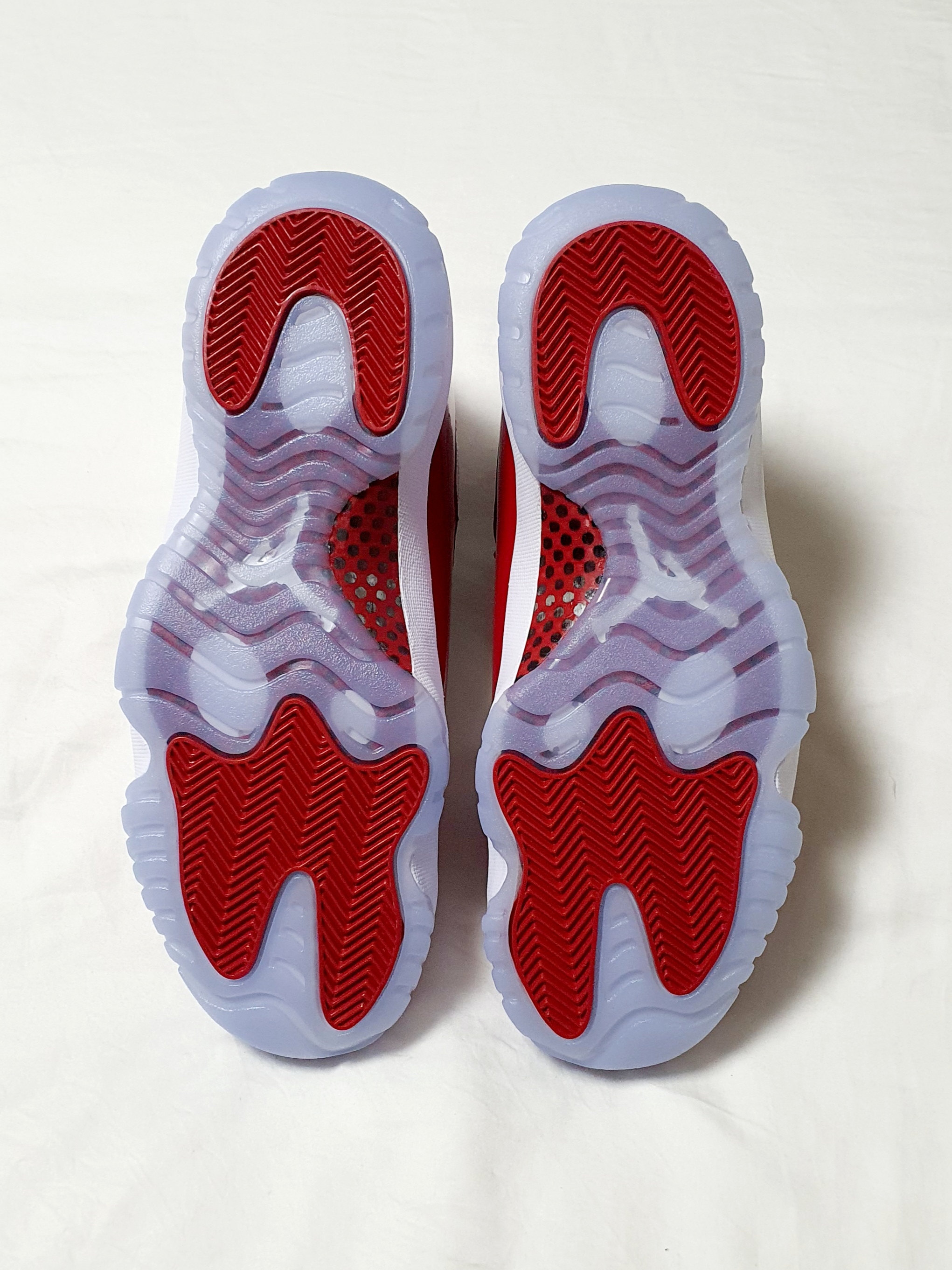 Jordan 11 Retro Varsity Red 착용 스타일 - 3