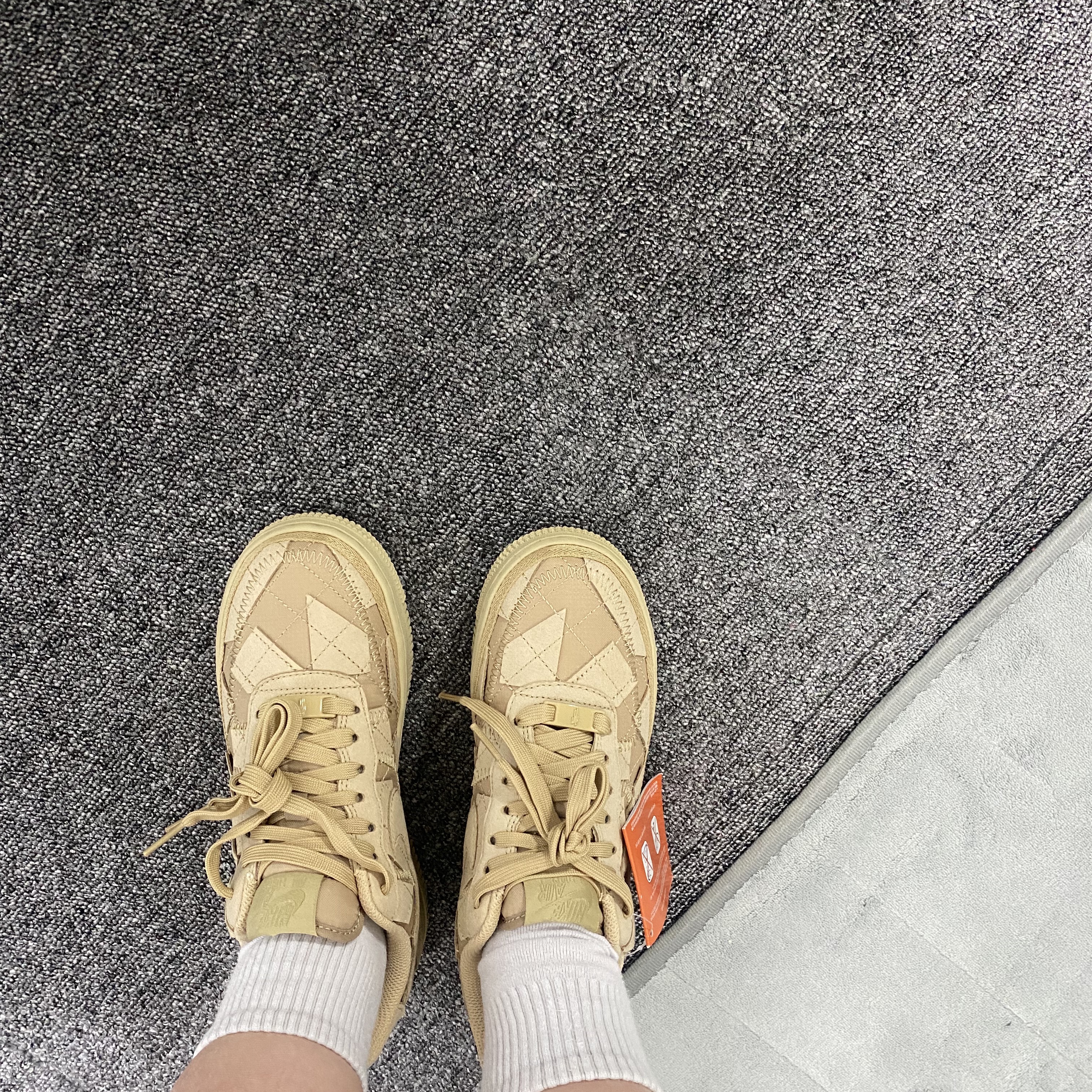 Nike x Billie Eilish Air Force 1 Low '07 SP Mushroom 착용 스타일 - 3