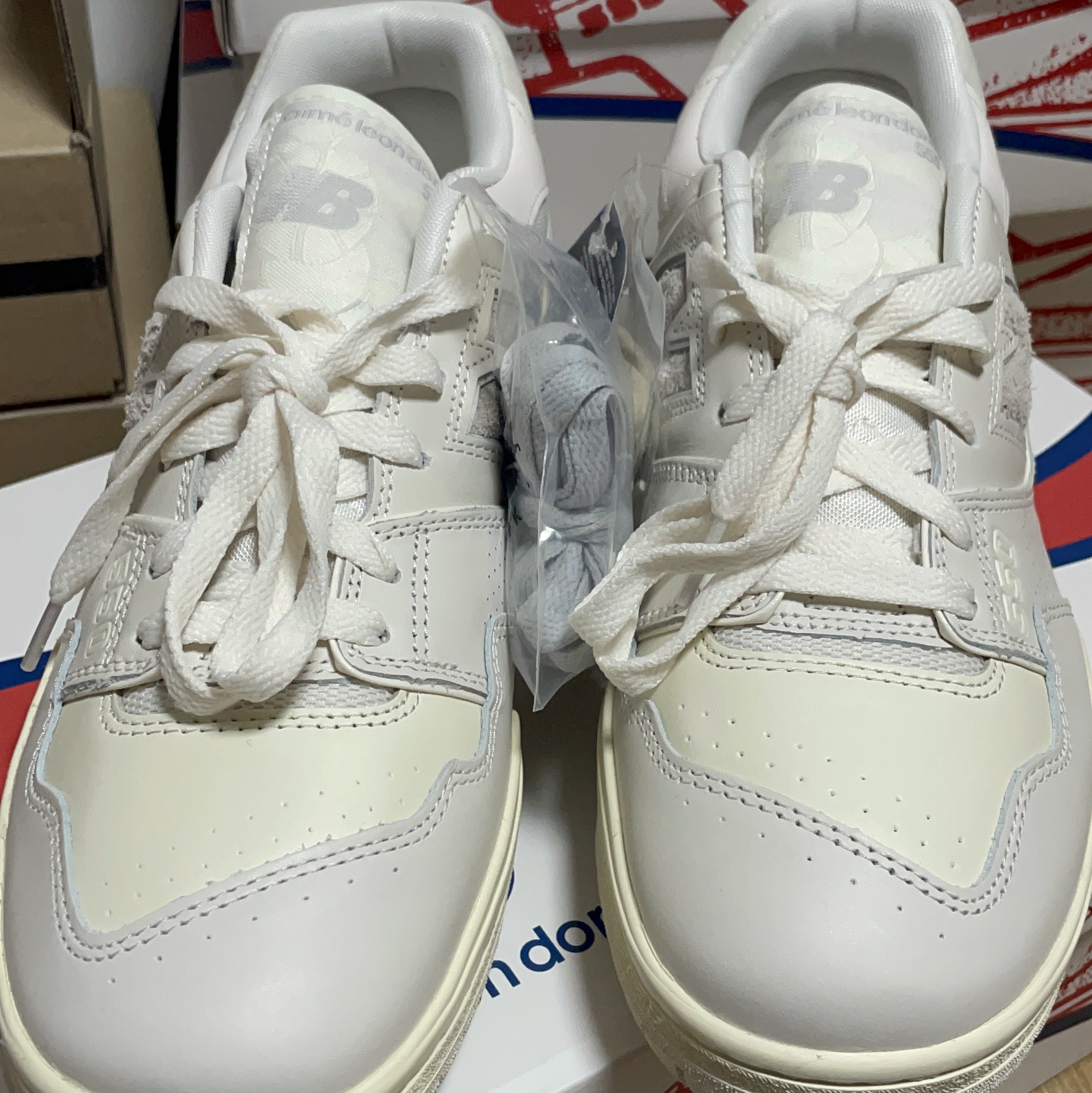 New Balance x Aime Leon Dore 550 White Leather, New Balance x Aime Leon Dore 550 Grey Suede 착용 스타일 - 2
