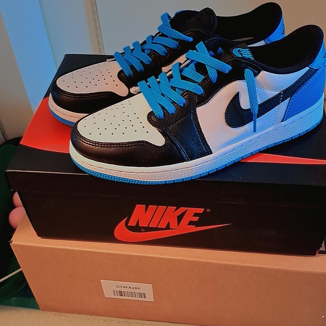 Jordan 1 Retro Low OG Black and Dark Powder Blue 착용 스타일
