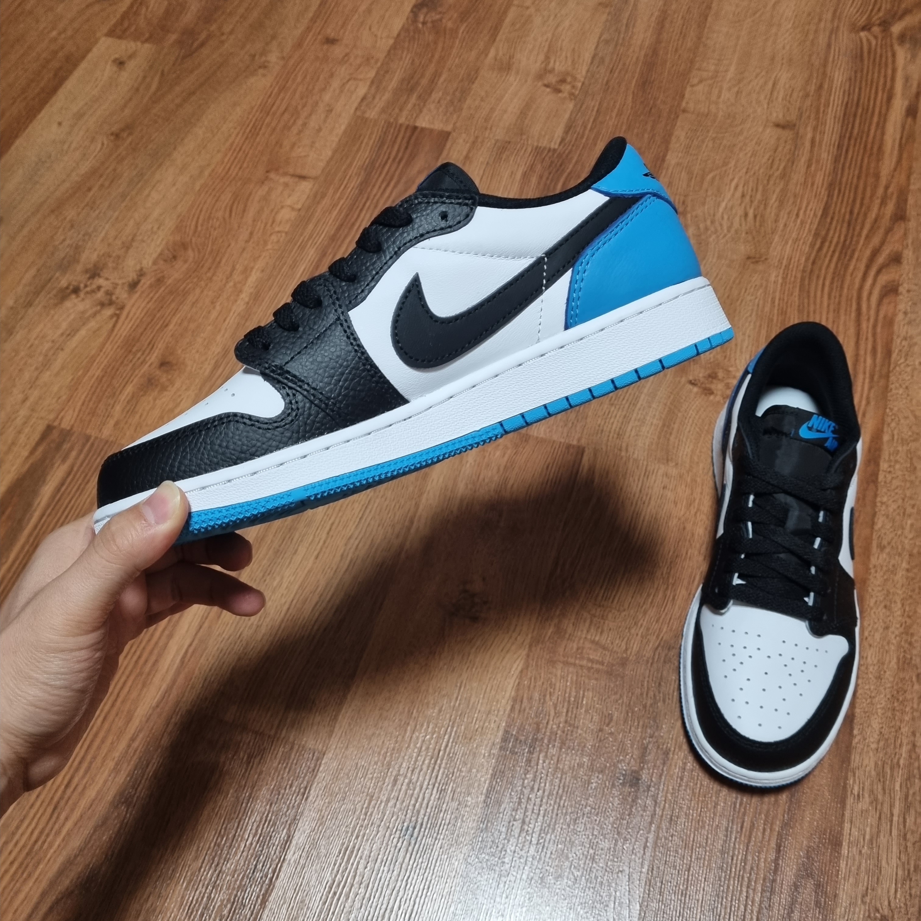 (GS) Jordan 1 Retro Low OG Black and Dark Powder Blue 착용 스타일 - 1
