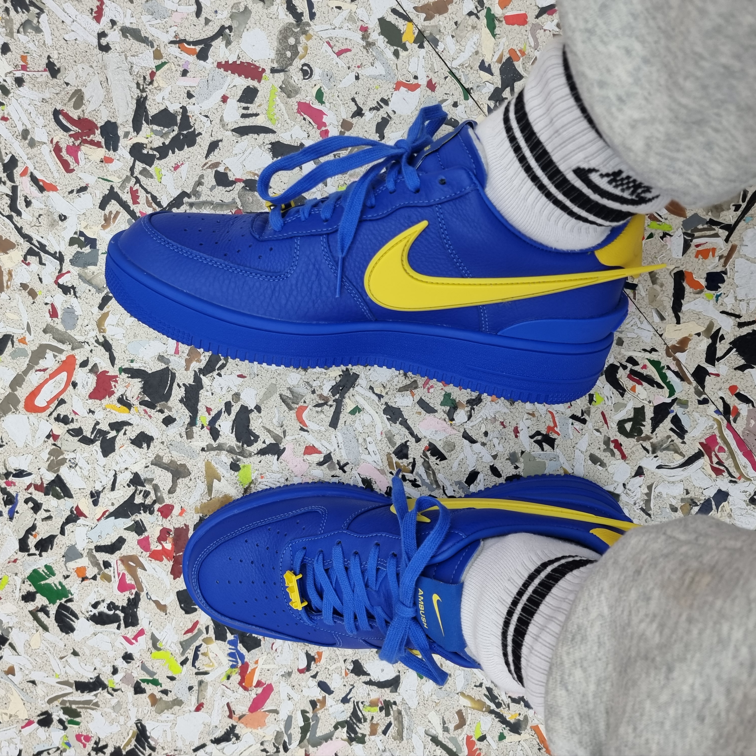 Nike x Ambush Air Force 1 Low SP Game Royal and Vivid Sulfur 착용 스타일 - 1