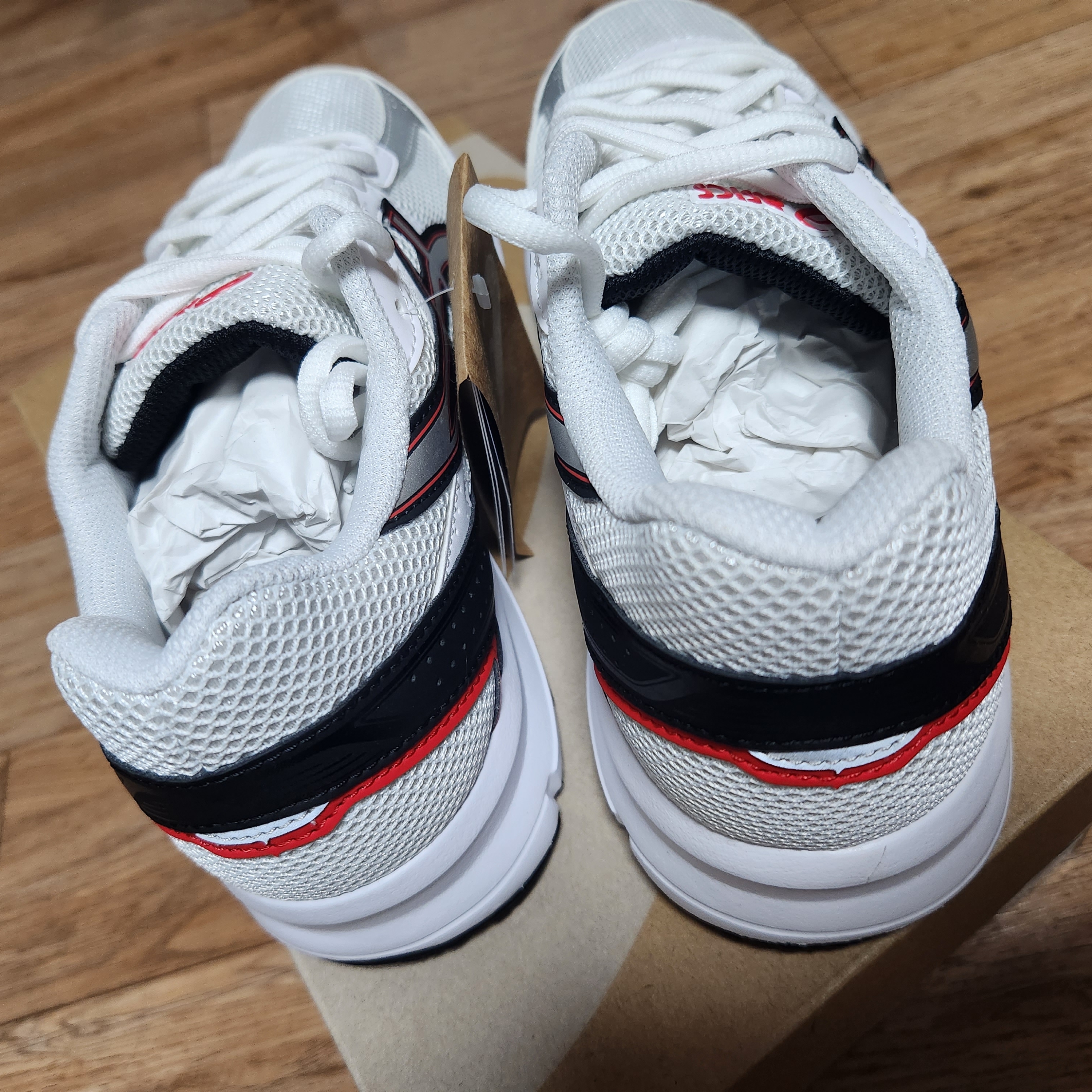 Asics Jog 100 S White Pure Silver - 2E Wide 착용 스타일 - 3