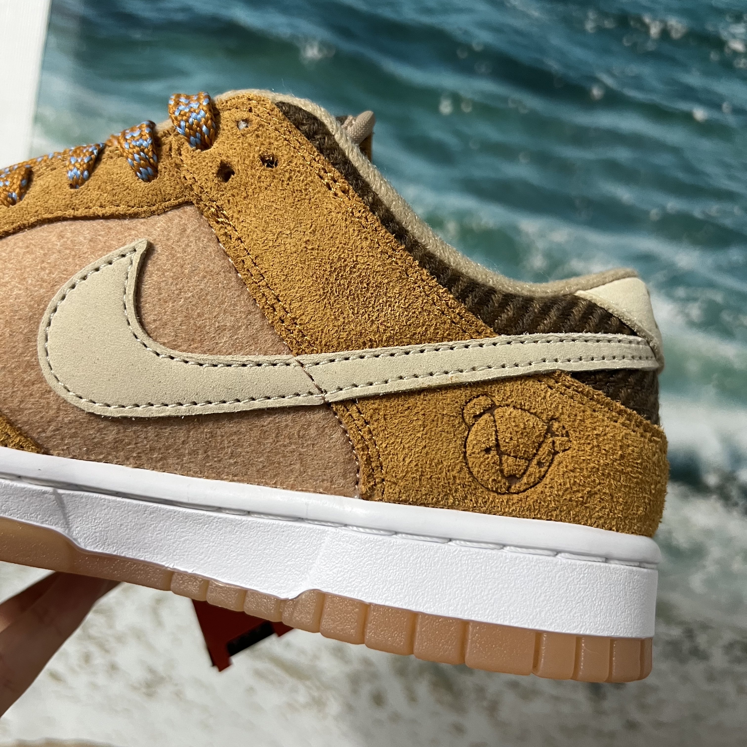 Nike Dunk Low SE Praline Desert Ochre 착용 스타일 - 2
