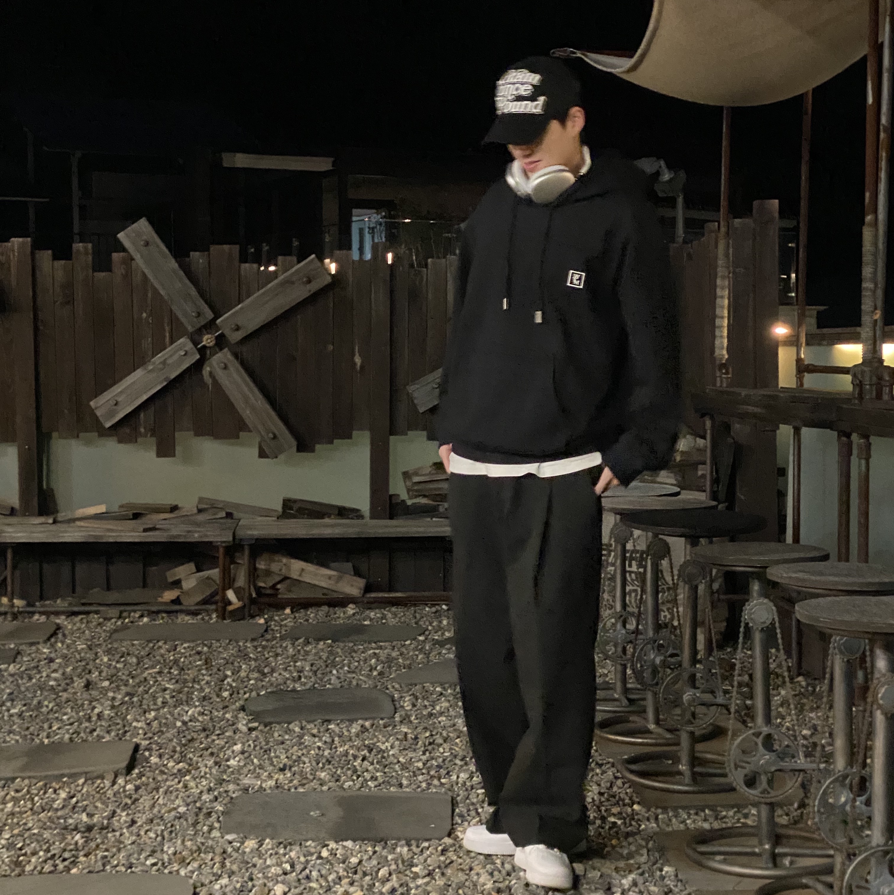 Wooyoungmi Cotton White Back Logo Hoodie Black - 22FW, Apple AirPods Max Lightning Silver (Korean Ver.) 착용 스타일 - 1
