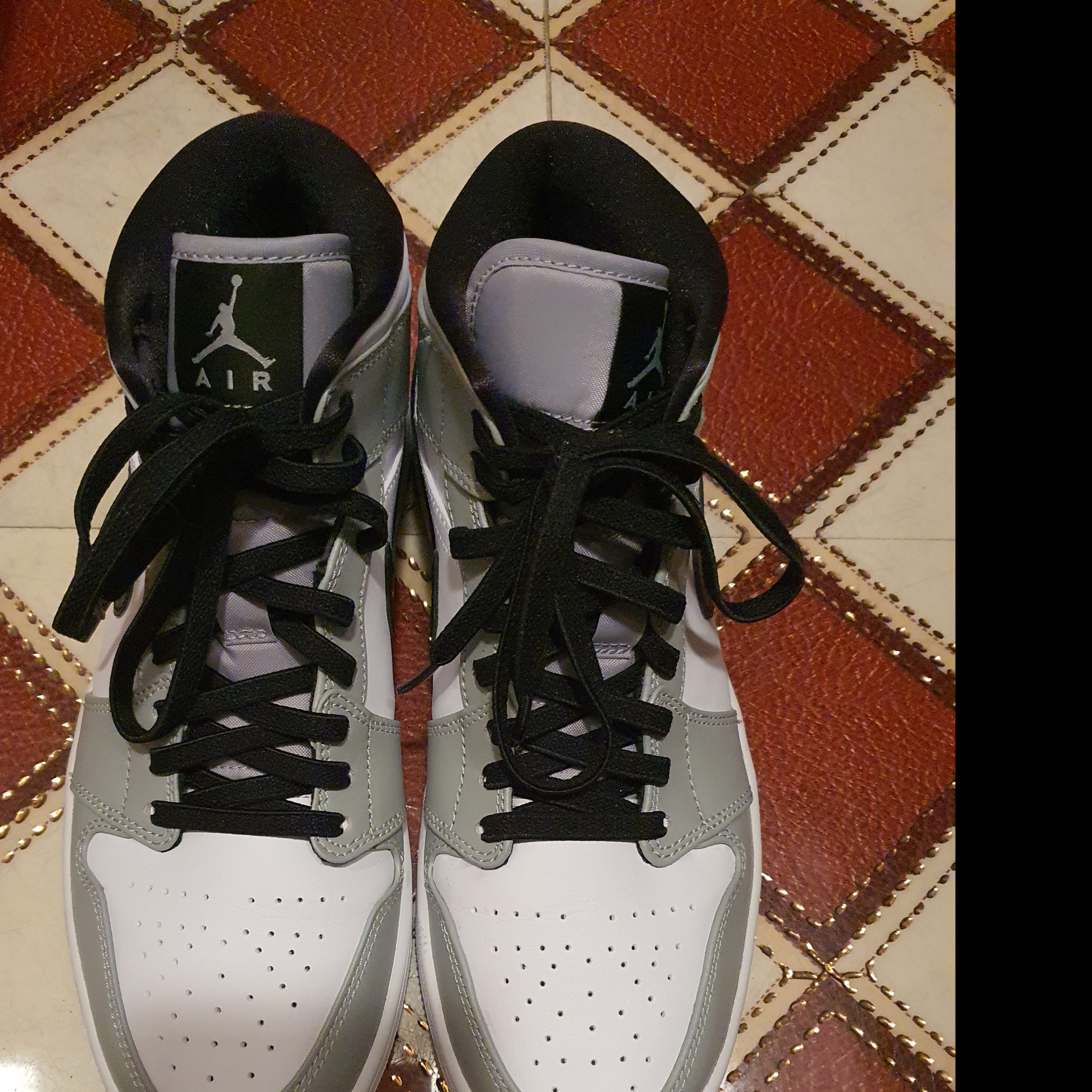 Jordan 1 Mid Light Smoke Grey 착용 스타일