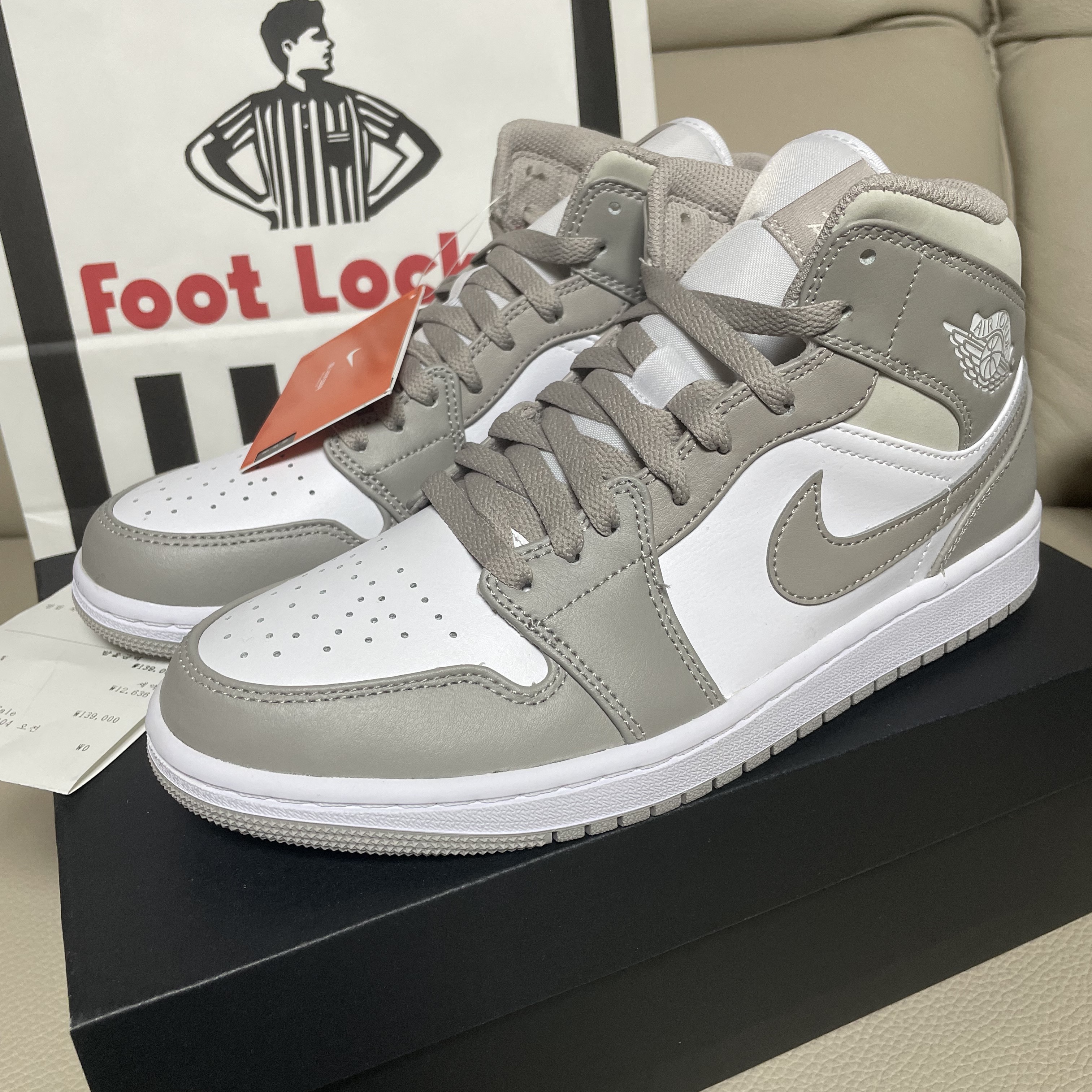 Jordan 1 Mid College Grey 착용 스타일