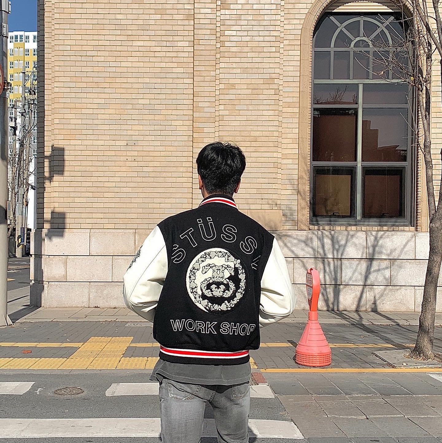 Stussy x Our Legacy x Denim Tears TTL Varsity Jacket Black, Undermycar Legion.03 Slim Fit Blue Stitch Washed Jeans Washed Gray 착용 스타일 - 4