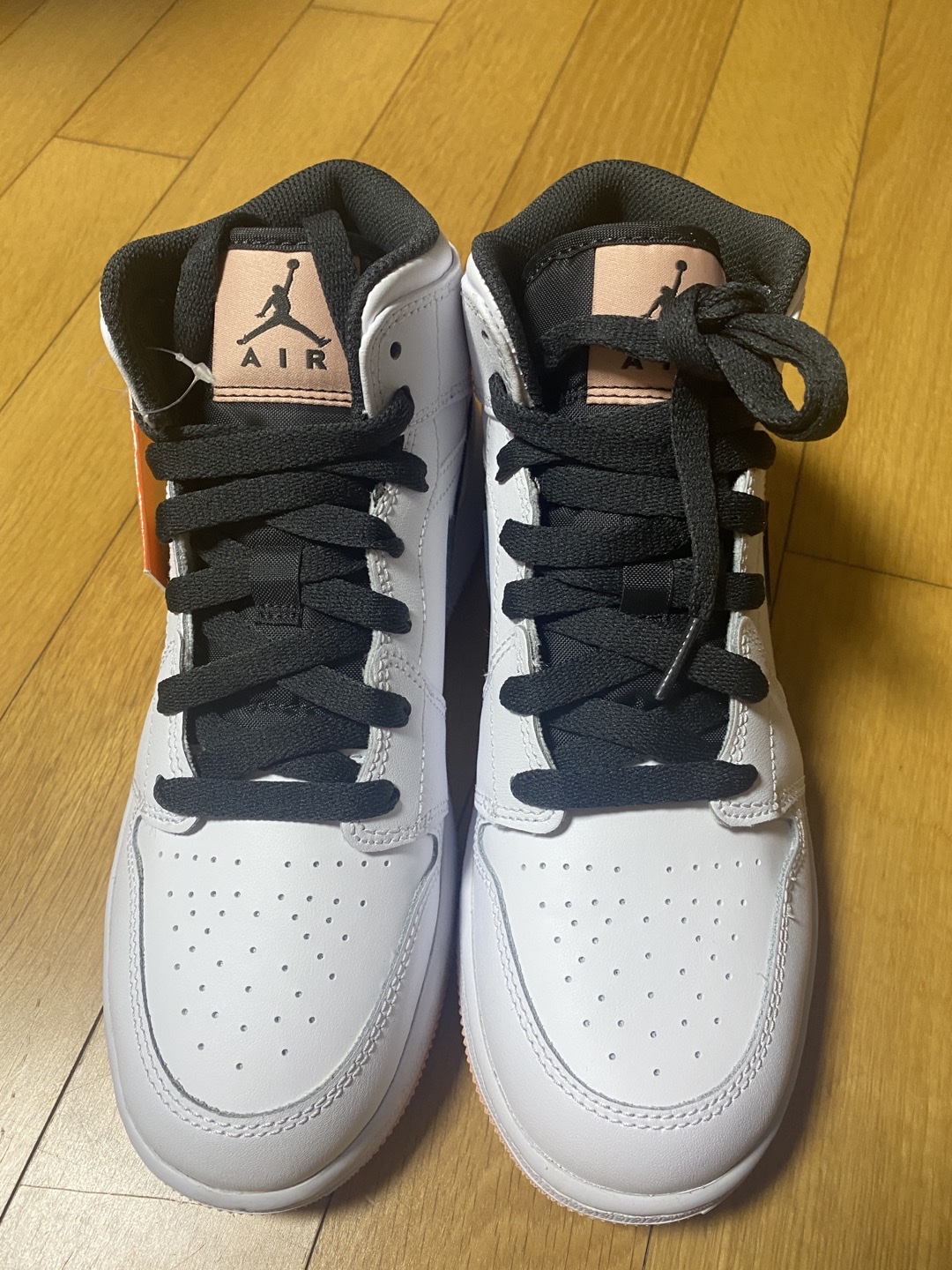 (GS) Jordan 1 Mid White Arctic Orange 착용 스타일 - 2