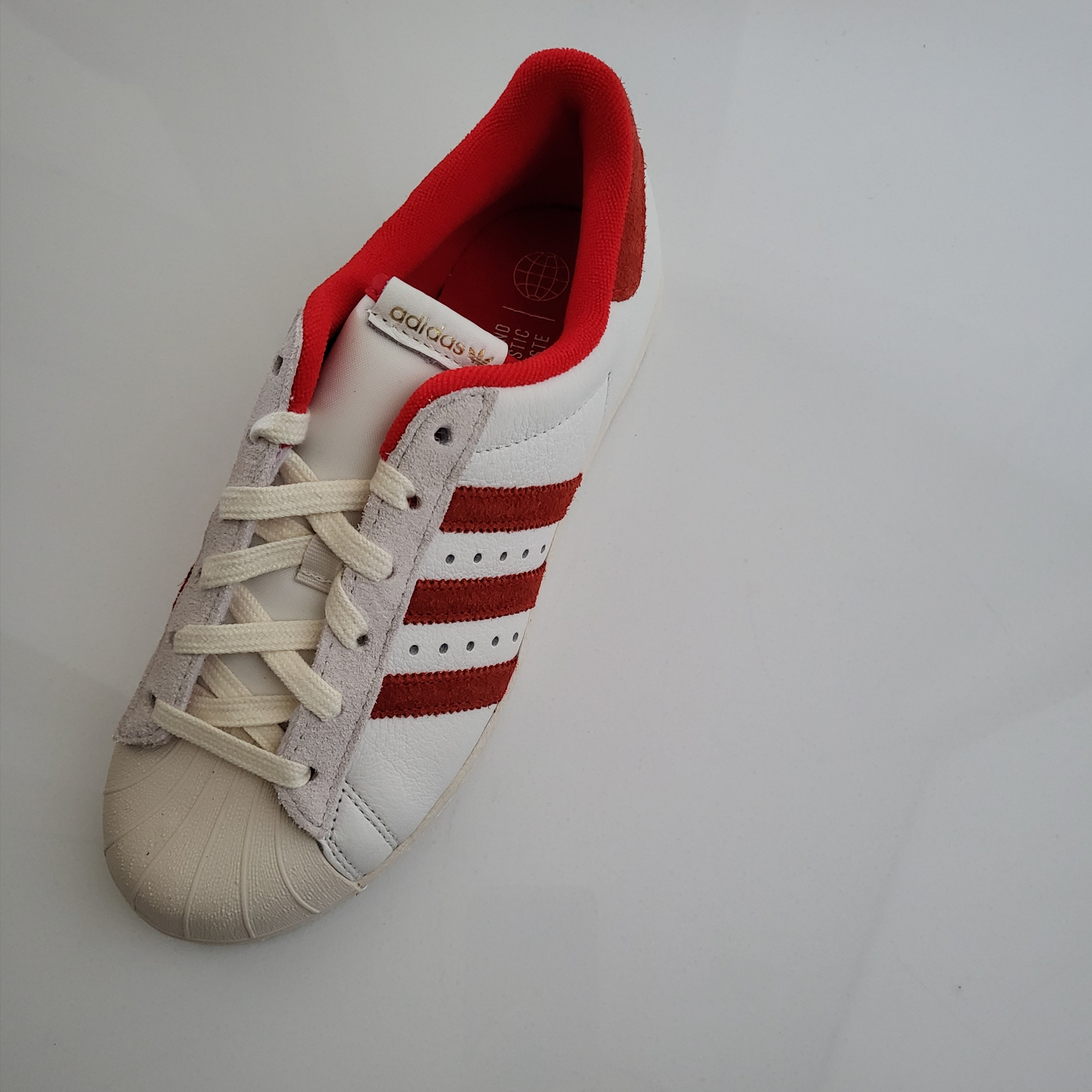 Adidas Superstar 82 Cloud White Vivid Red 착용 스타일