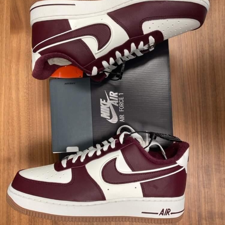 Nike Air Force 1 '07 LV8 Night Maroon 착용 스타일 - 1