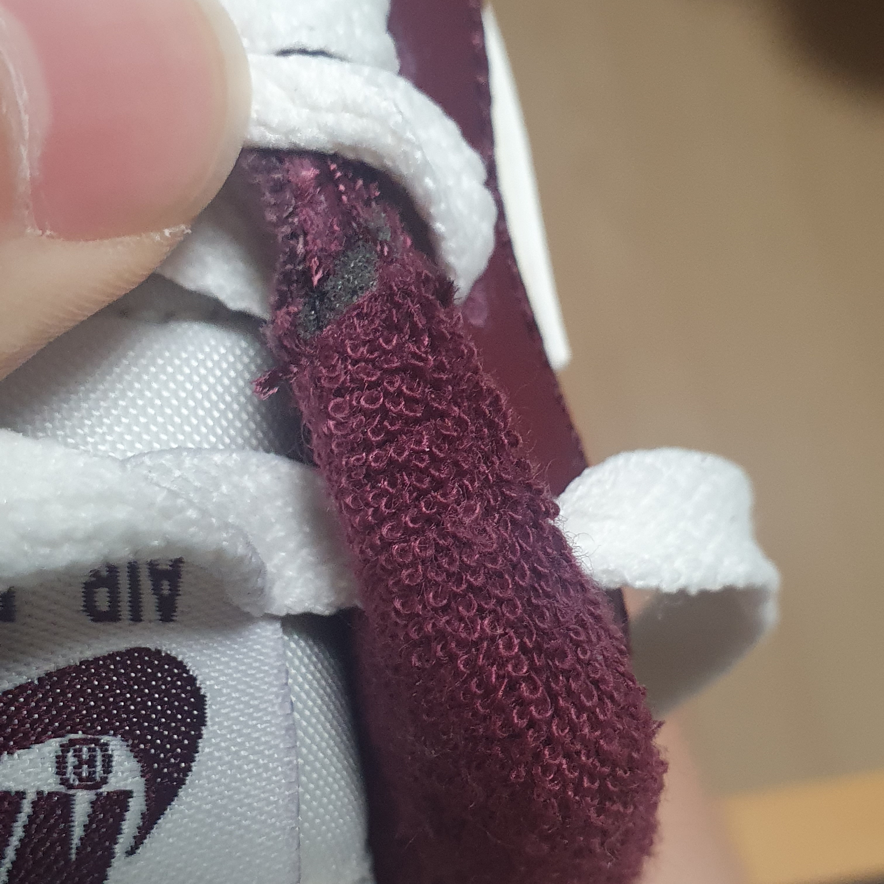 Nike Air Force 1 '07 LV8 Night Maroon 착용 스타일 - 2