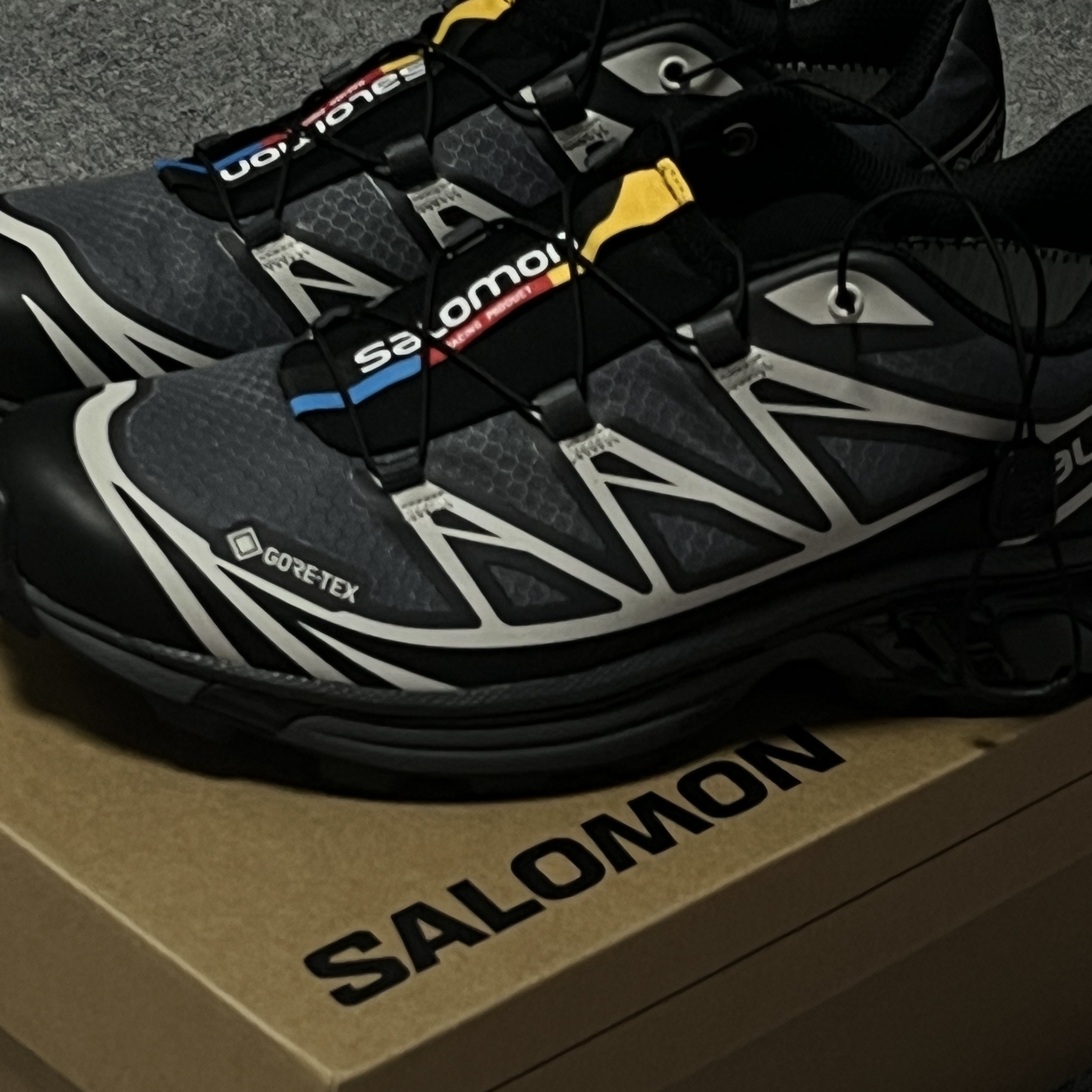 Salomon XT-6 Gore-Tex Black Ebony 착용 스타일 - 1