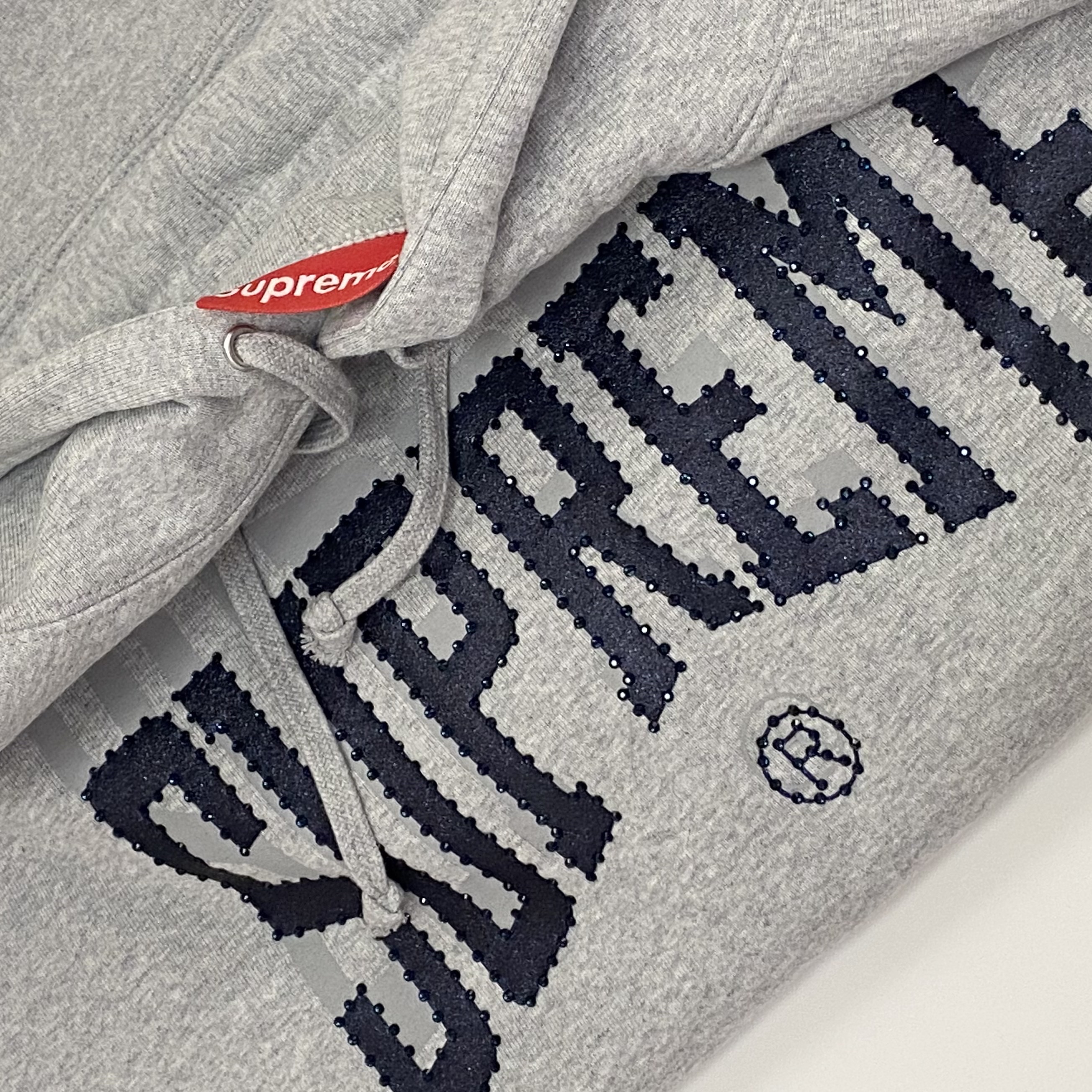 Supreme Rhinestone Shadow Hooded Sweatshirt Heather Grey - 22FW 착용 스타일