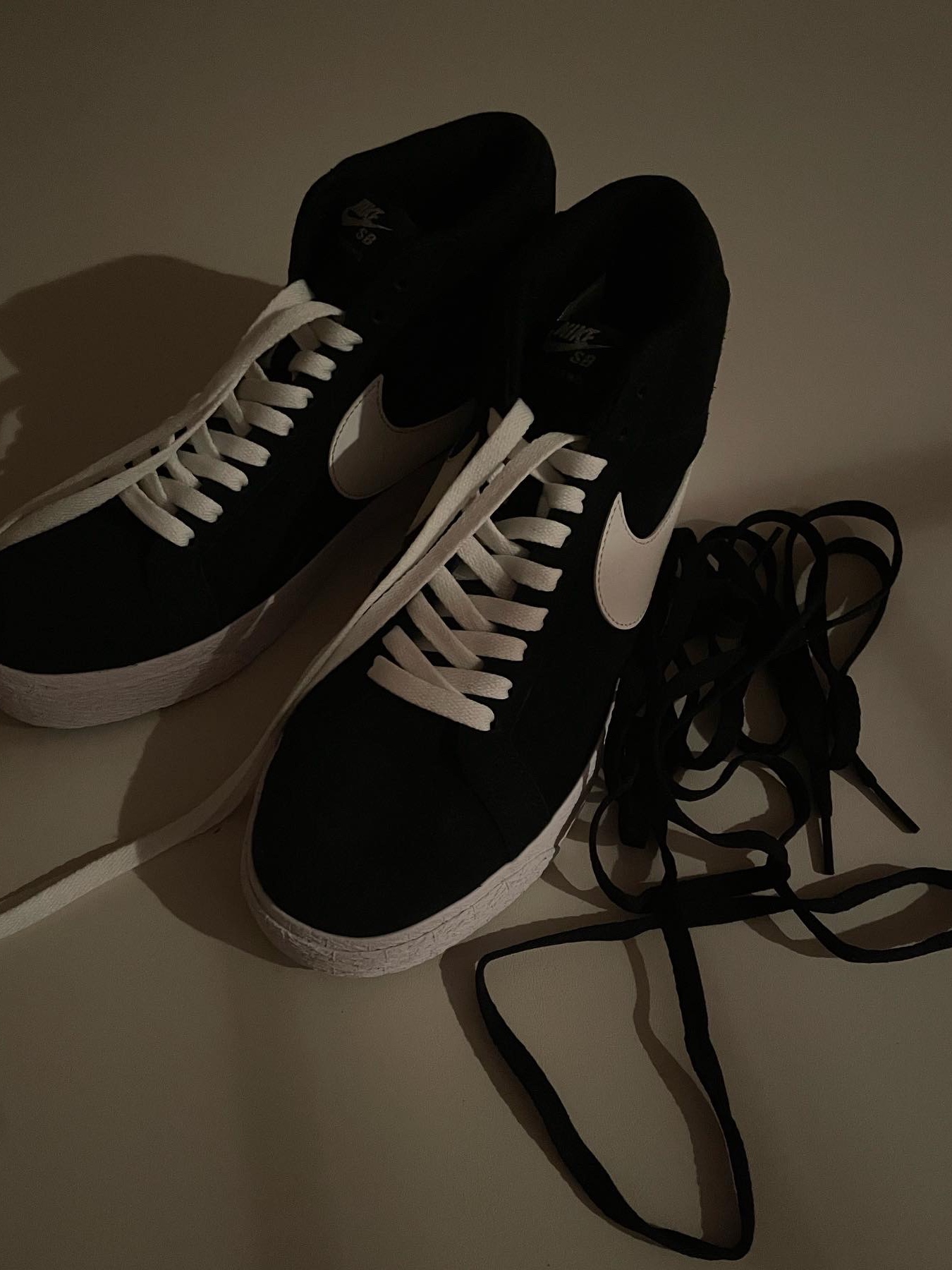 Nike SB Zoom Blazer Mid Black White 착용 스타일 - 1