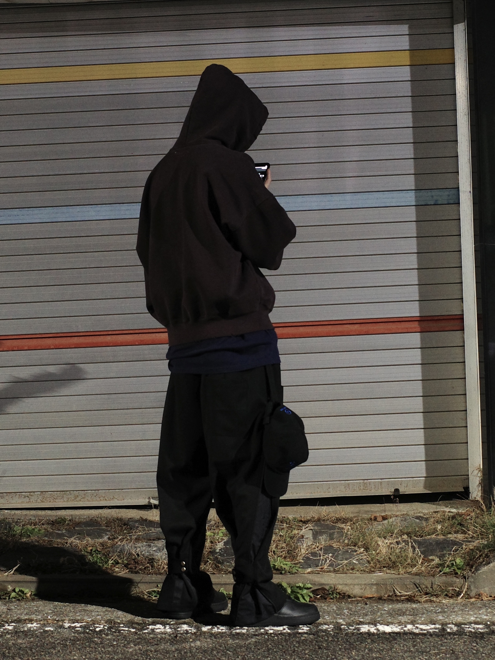 Undermycar Perdition Oglavaeil Hoodie Ox Blood - 22FW, Undermycar x Nonnod Cadet Two Layered Multi Zip Slacks Crown Blue - 22FW 착용 스타일 - 1
