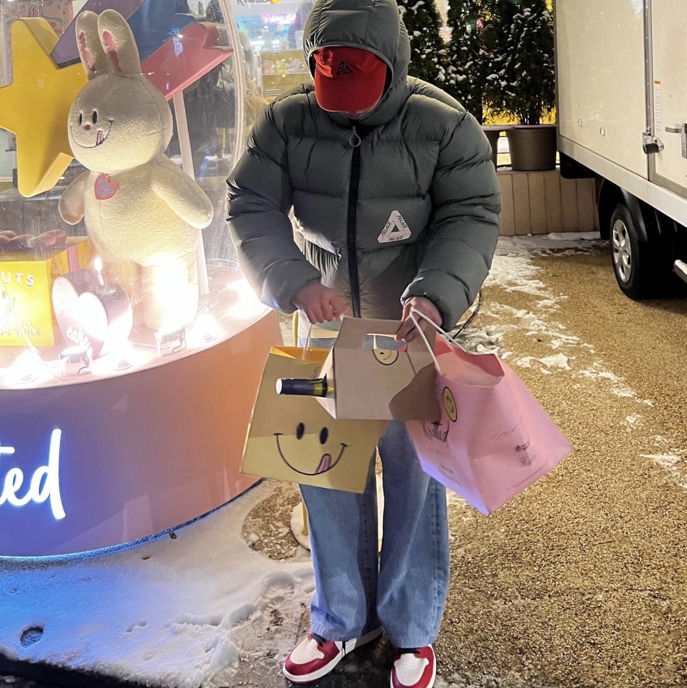 Palace Pertex Balaclava Puffa Olive - 21FW, Nike NRG ACG Tailwind Cap Habanero Red Deep Royal 착용 스타일 - 2