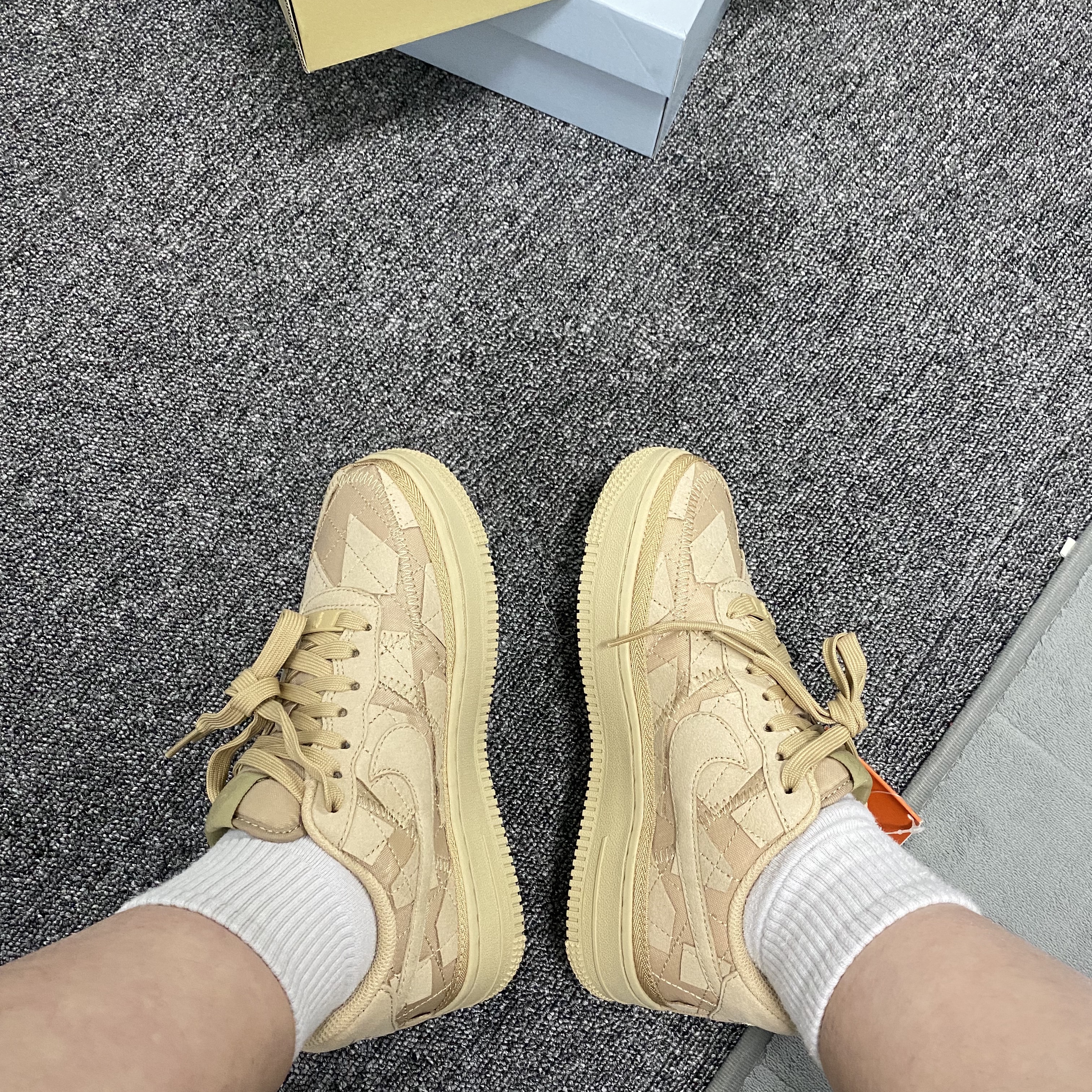 Nike x Billie Eilish Air Force 1 Low '07 SP Mushroom 착용 스타일 - 1