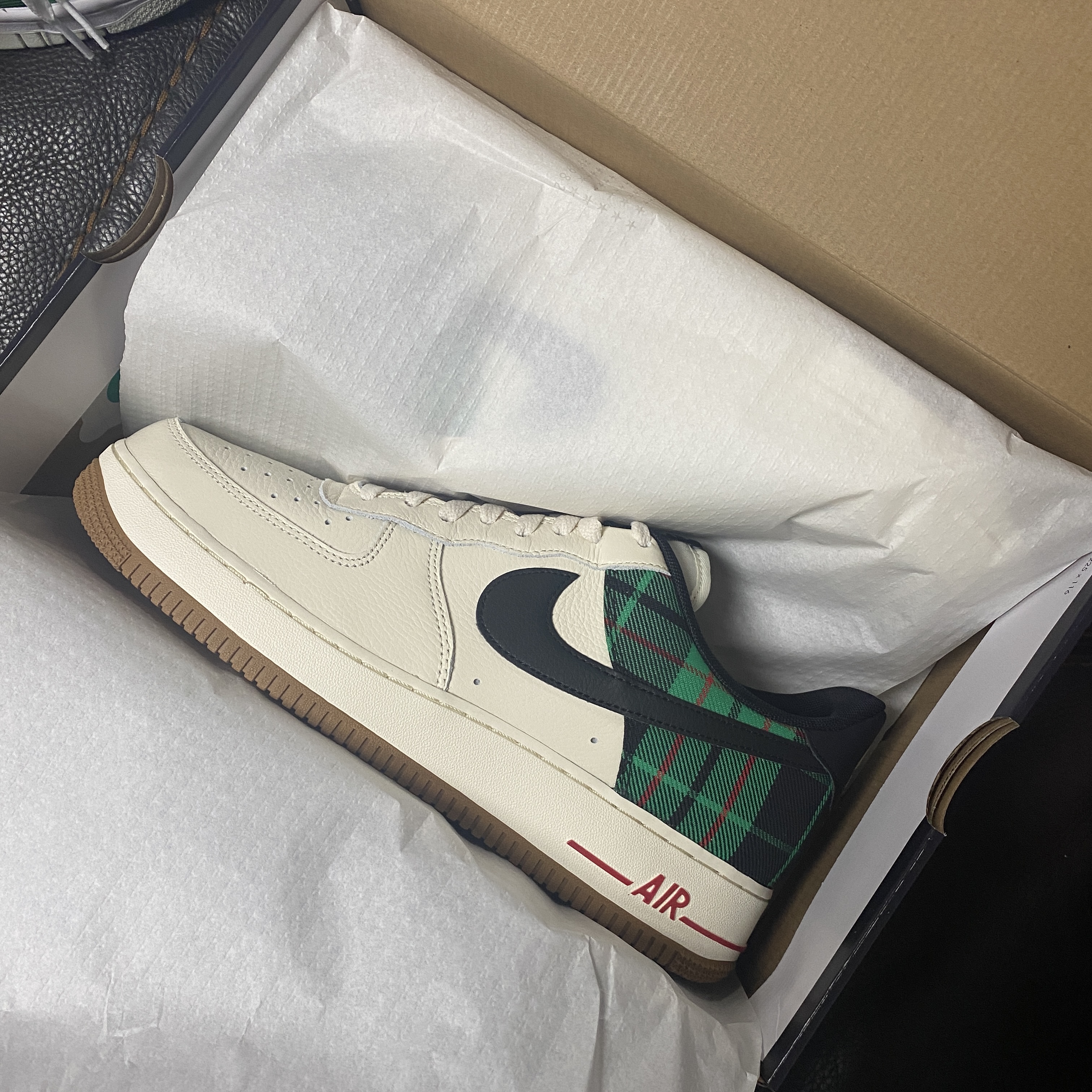 Nike Dunk Low Retro PRM White and Black, Nike Air Force 1 '07 LX Pale Ivory 착용 스타일 - 3