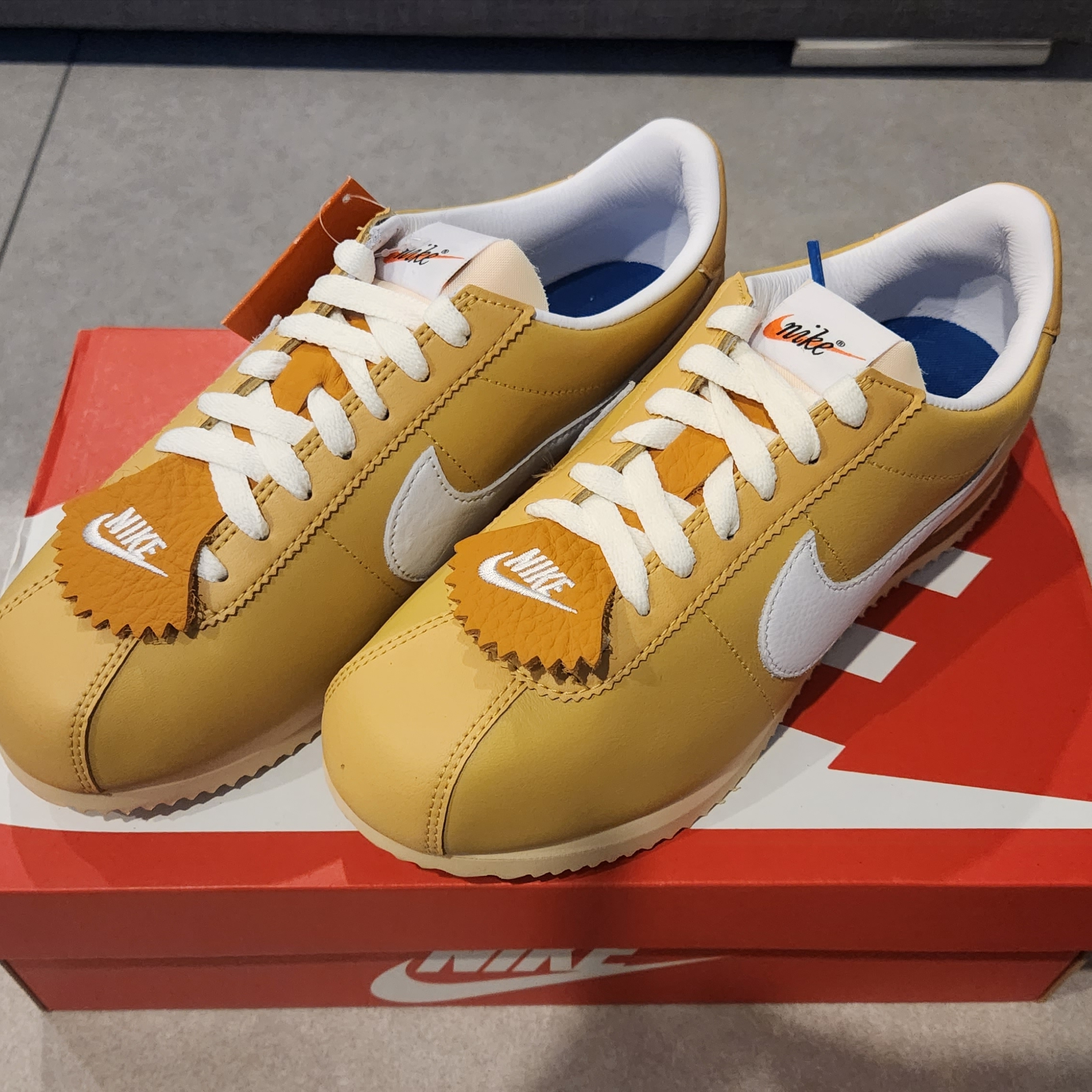 Nike Cortez 23 SE Wheat Gold 착용 스타일