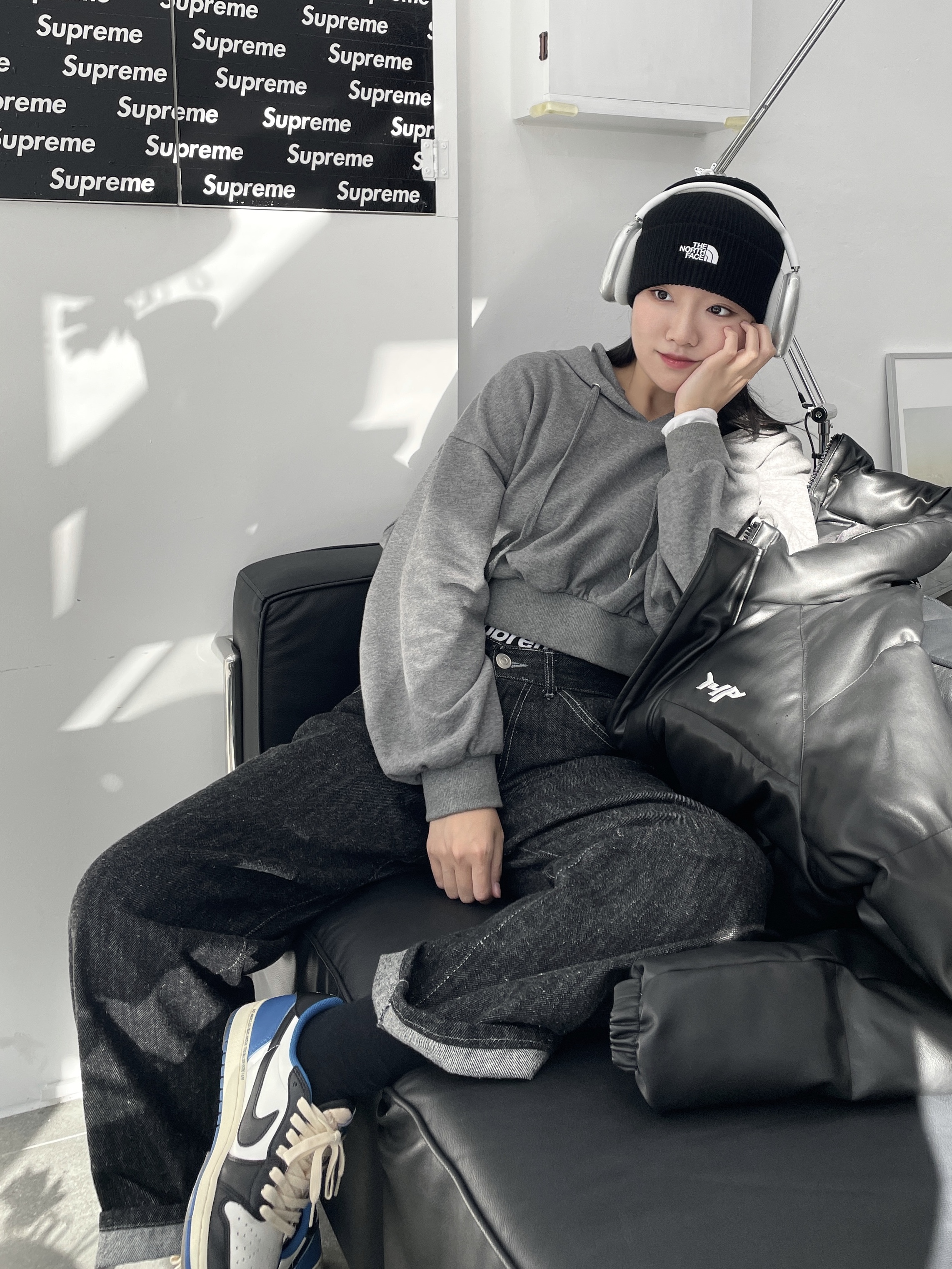 Apple AirPods Max Lightning Silver (Korean Ver.), Jordan 1 x Travis Scott x Fragment Retro Low OG SP Military Blue 착용 스타일