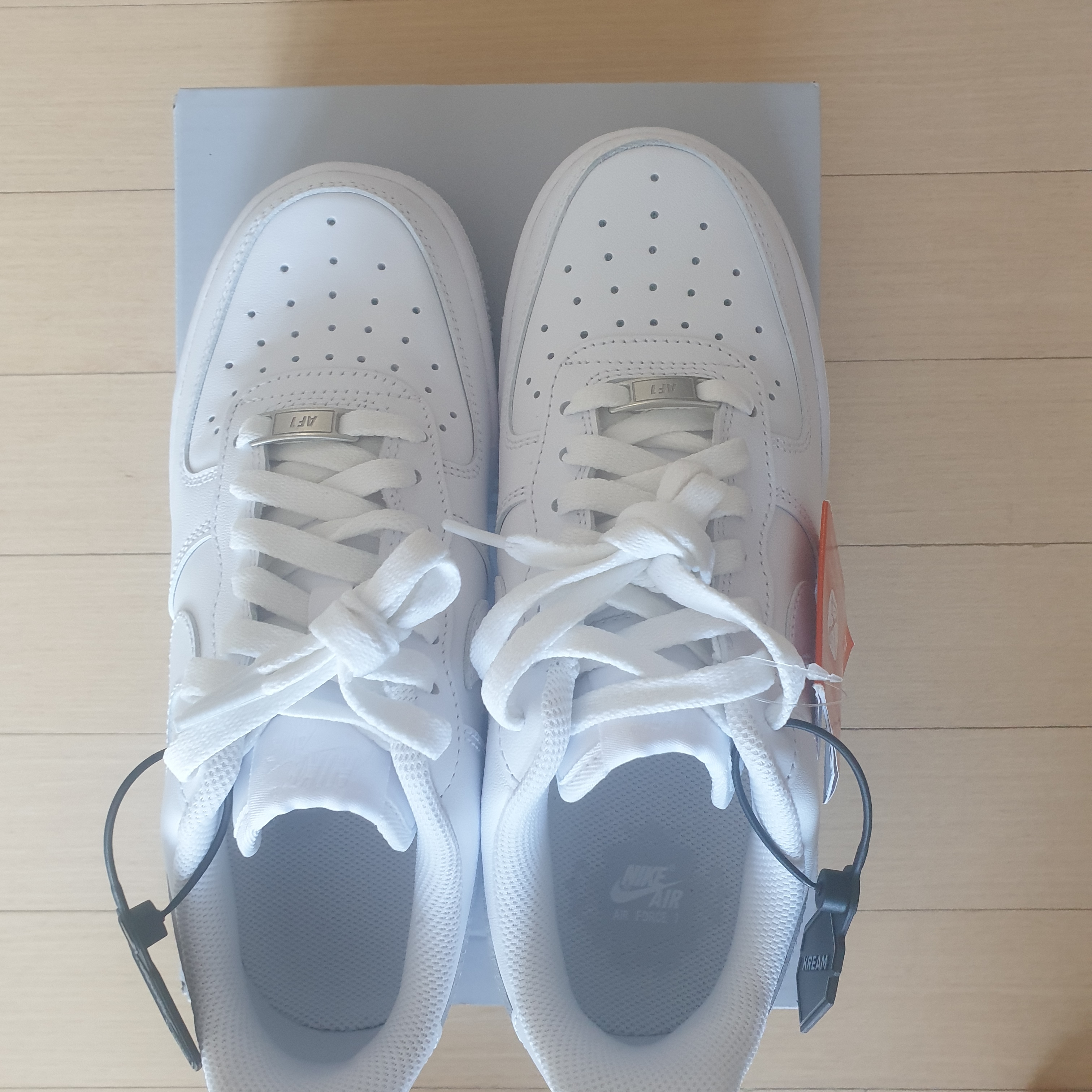 (W) Nike Air Force 1 '07 Low White 착용 스타일 - 1