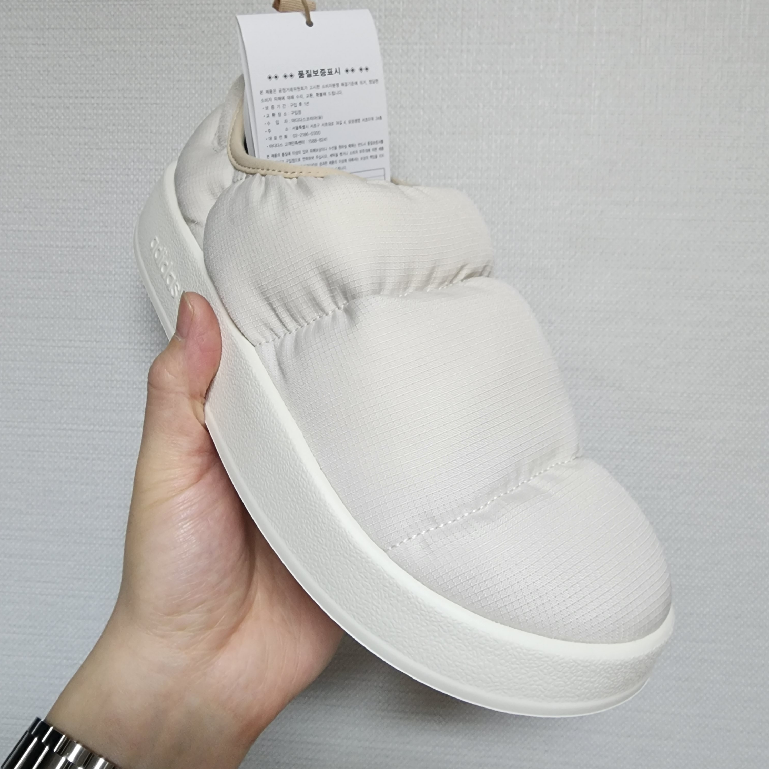 Adidas Puffylette Aluminum Off White 착용 스타일