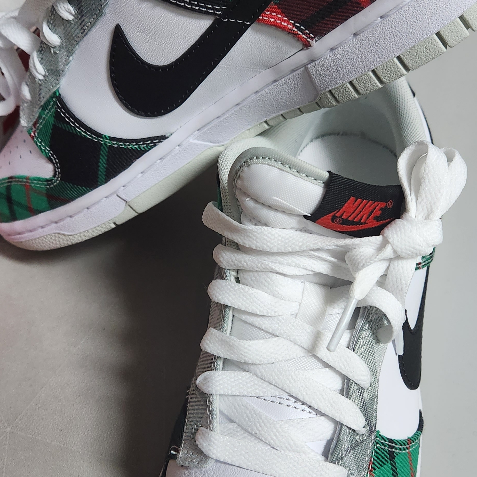 Nike Dunk Low Retro PRM White and Black 착용 스타일 - 2