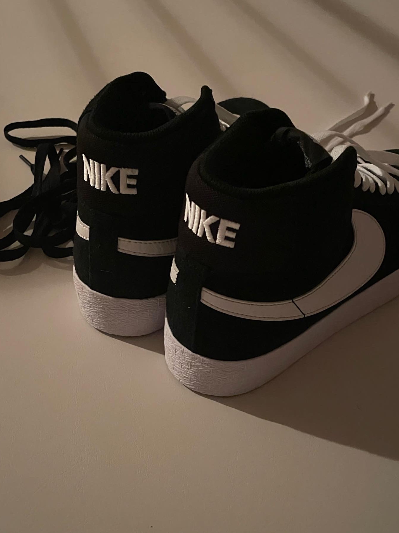 Nike SB Zoom Blazer Mid Black White 착용 스타일 - 2