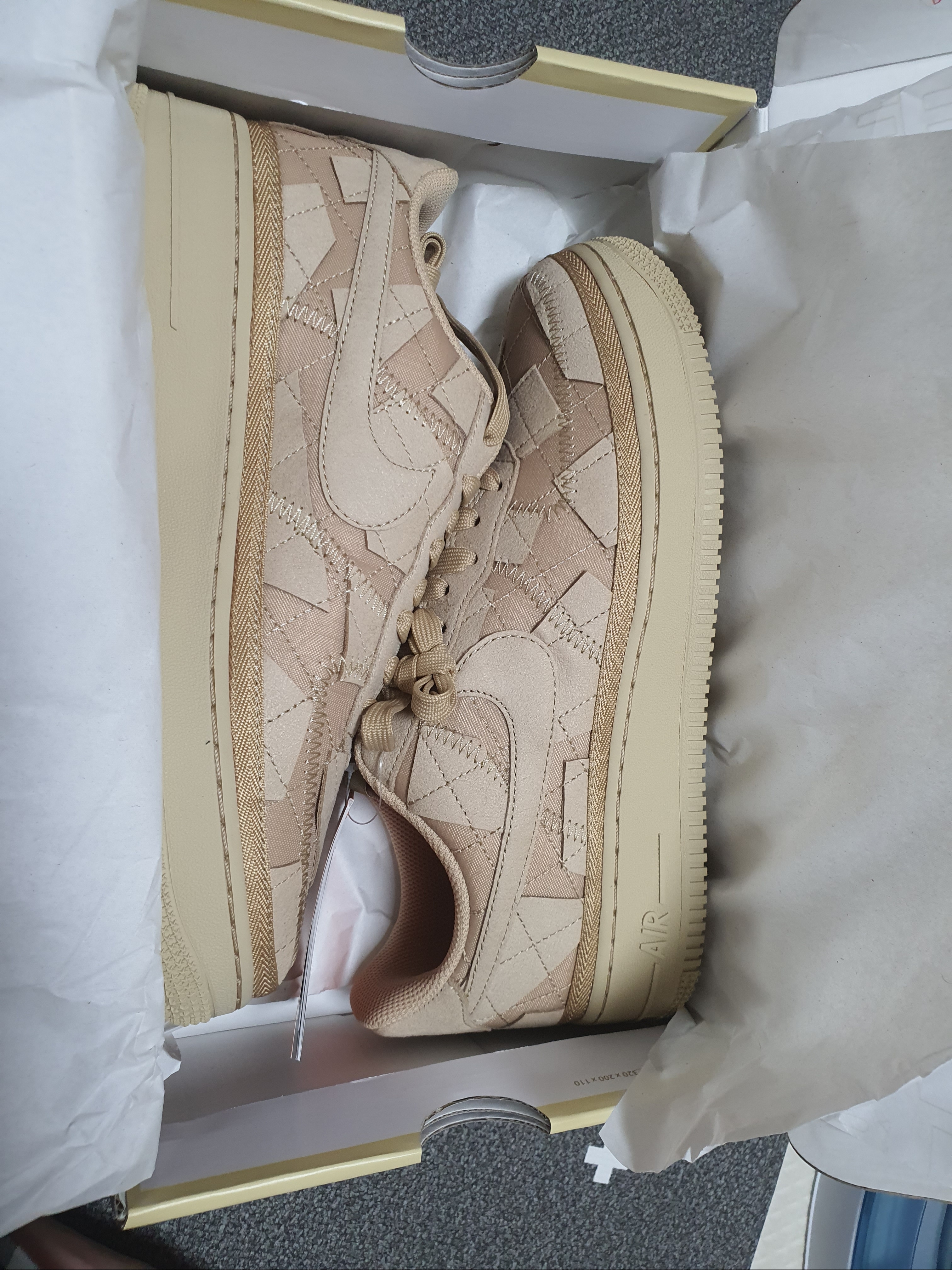 Nike x Billie Eilish Air Force 1 Low '07 SP Mushroom 착용 스타일