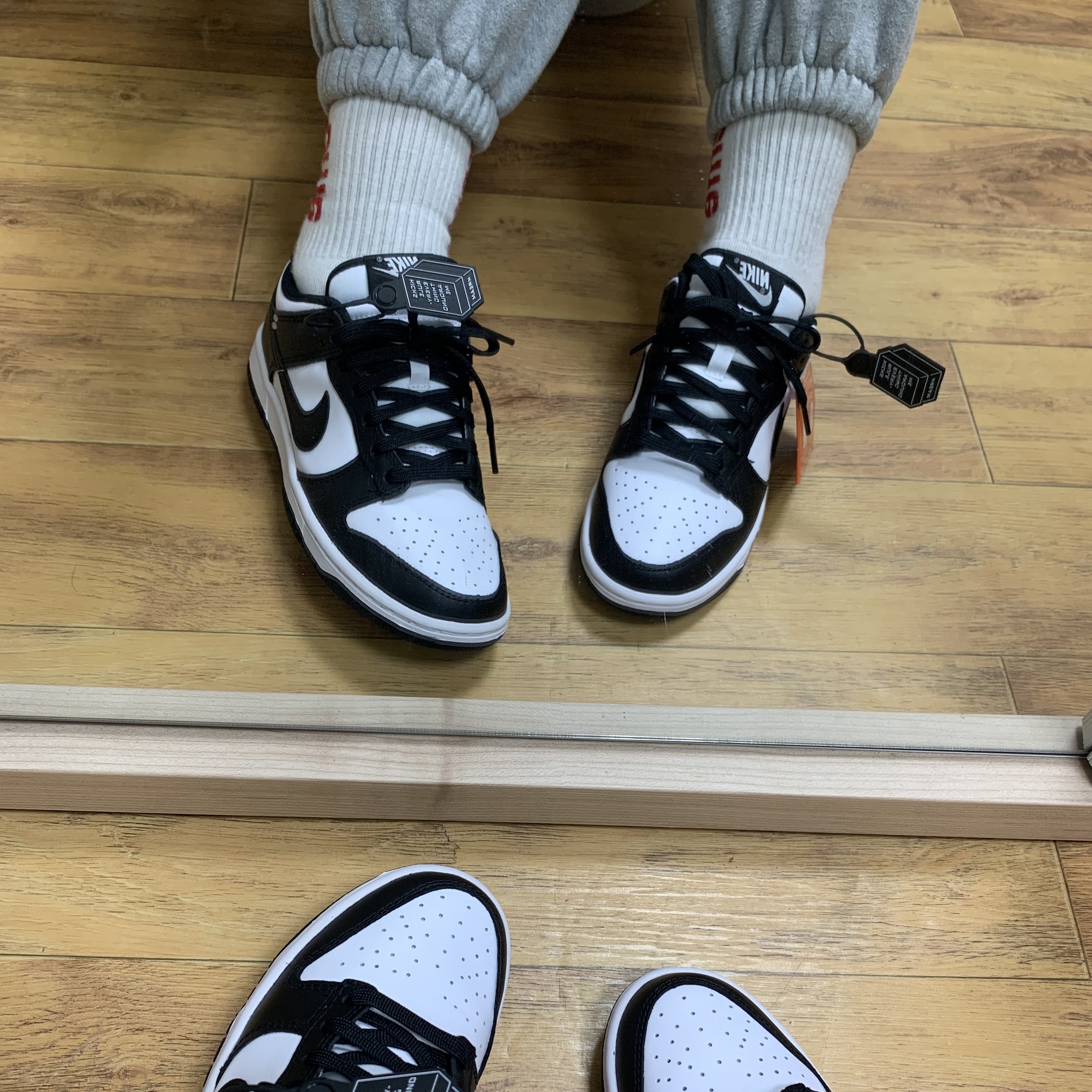 (W) Nike Dunk Low Black 착용 스타일 - 2