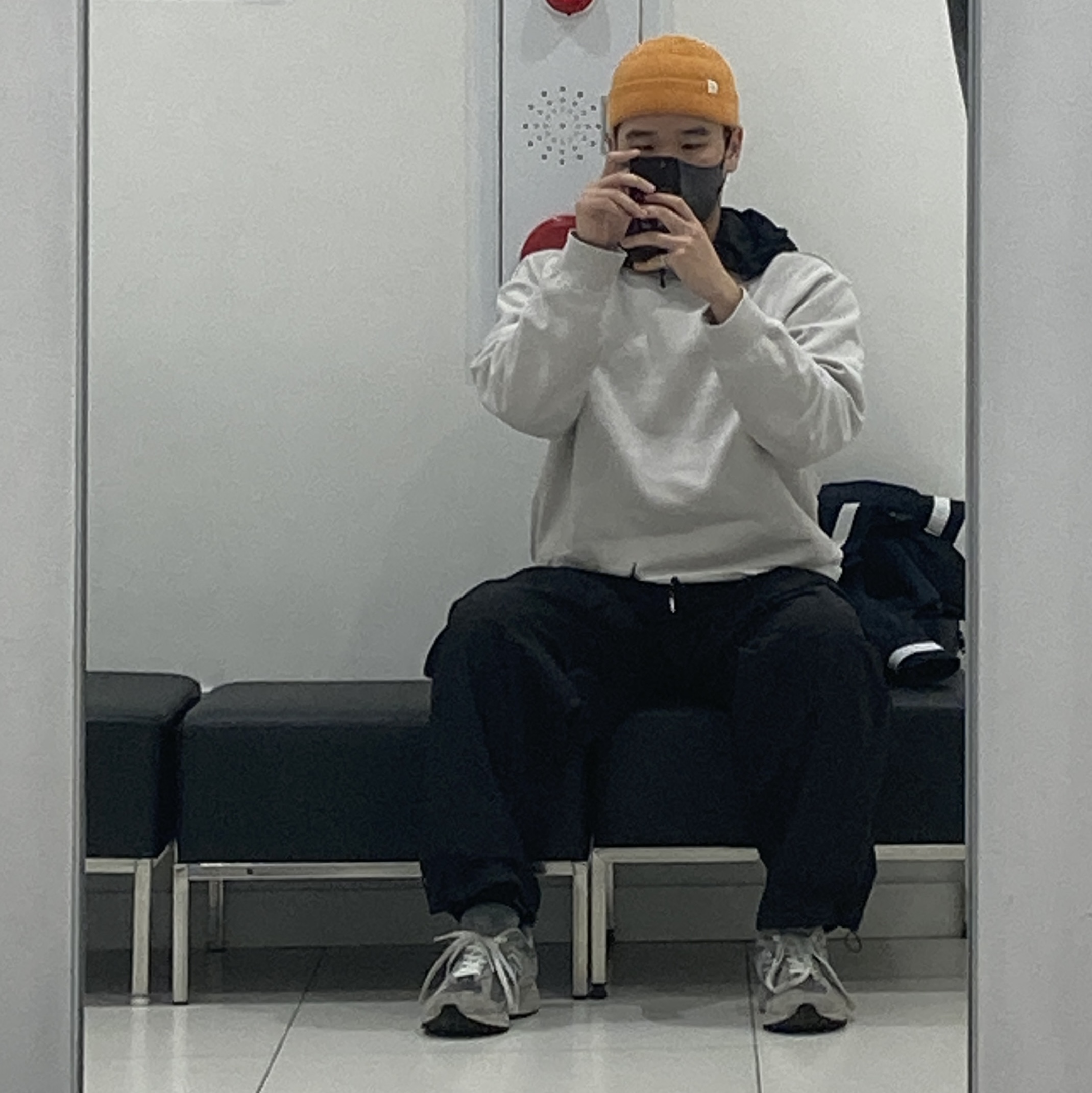 New Balance 2002R Grey 착용 스타일 - 3