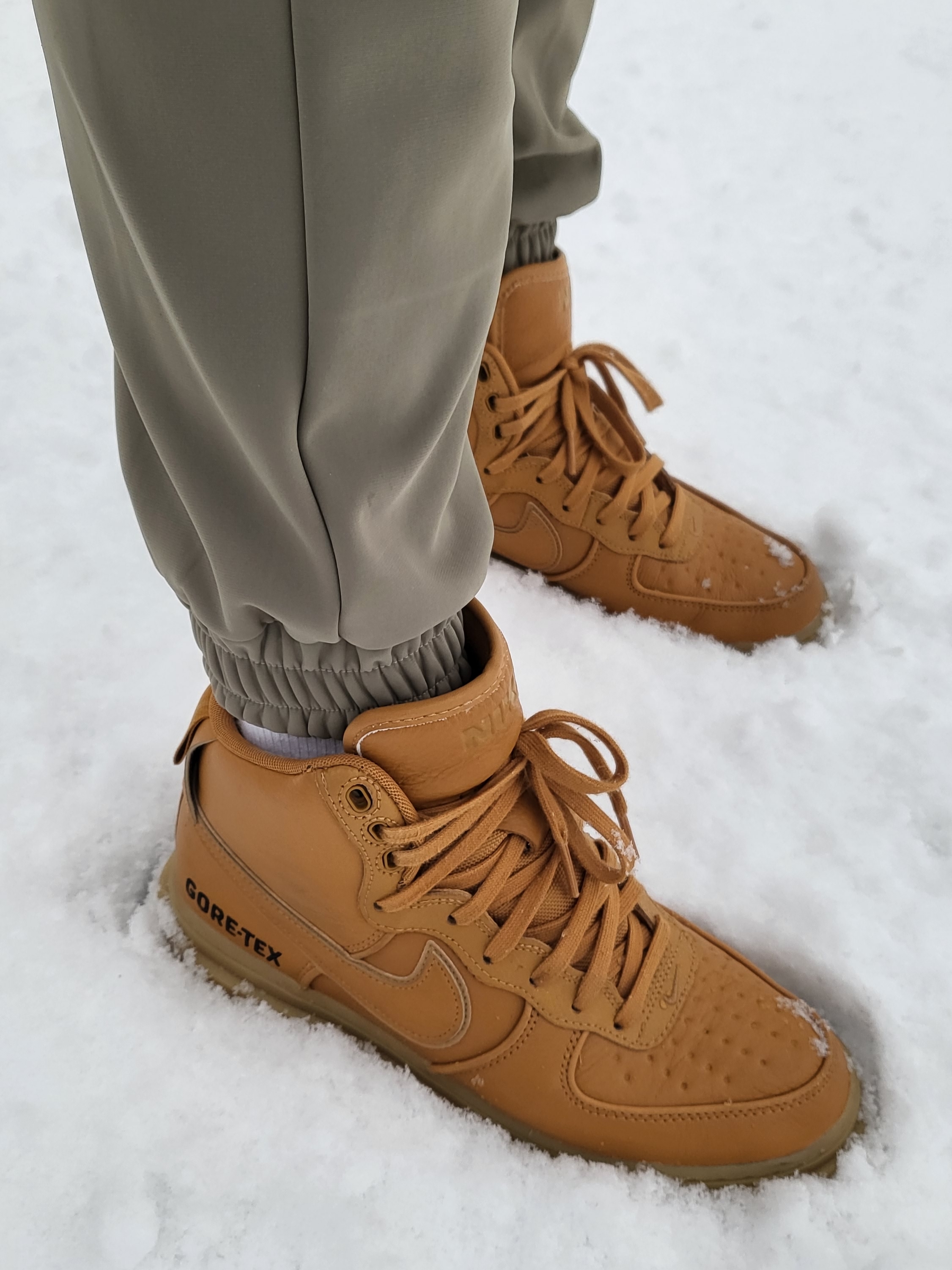 Nike Air Force 1 High Gore-Tex Boot Wheat 착용 스타일 - 1