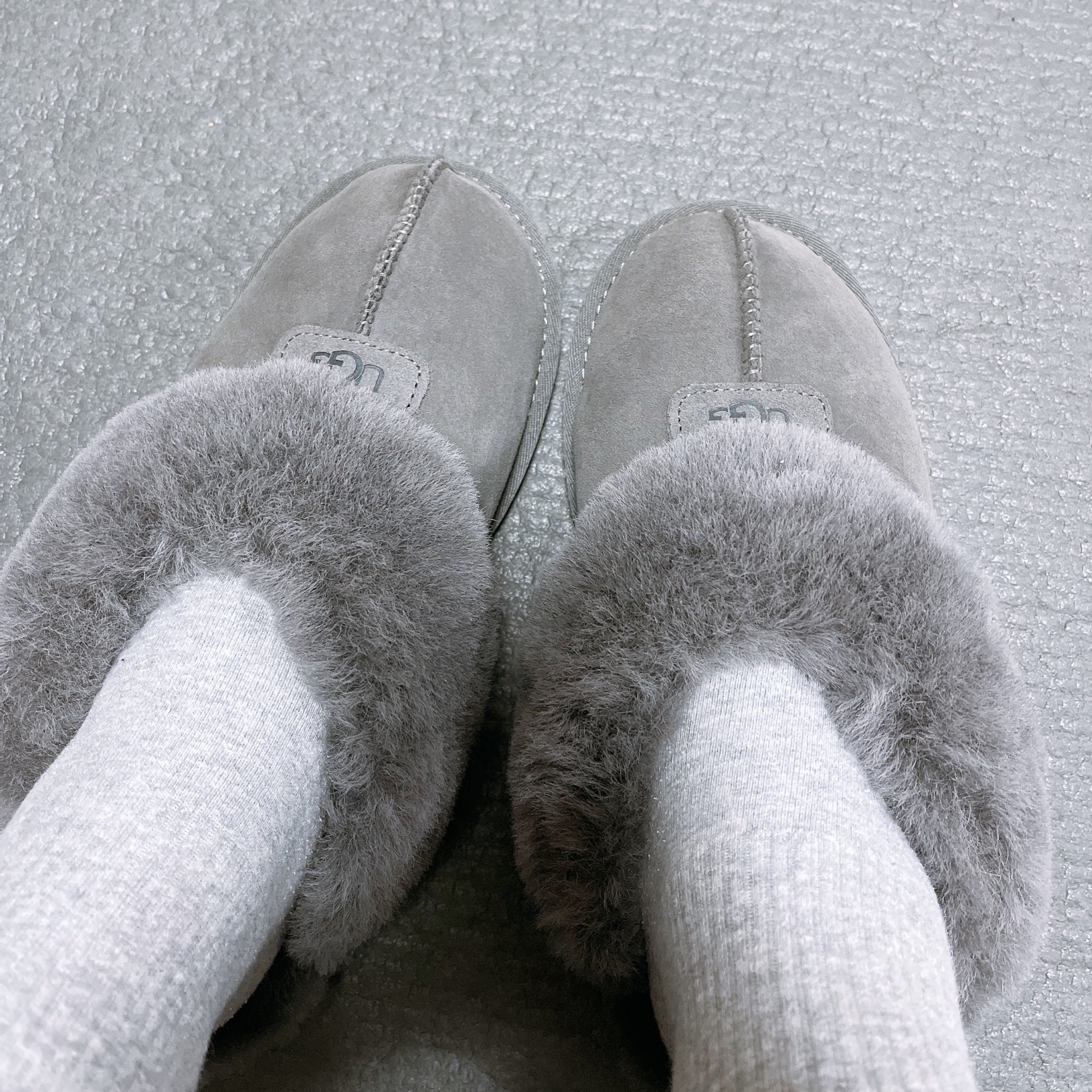 (W) UGG Coquette Slipper Grey 착용 스타일