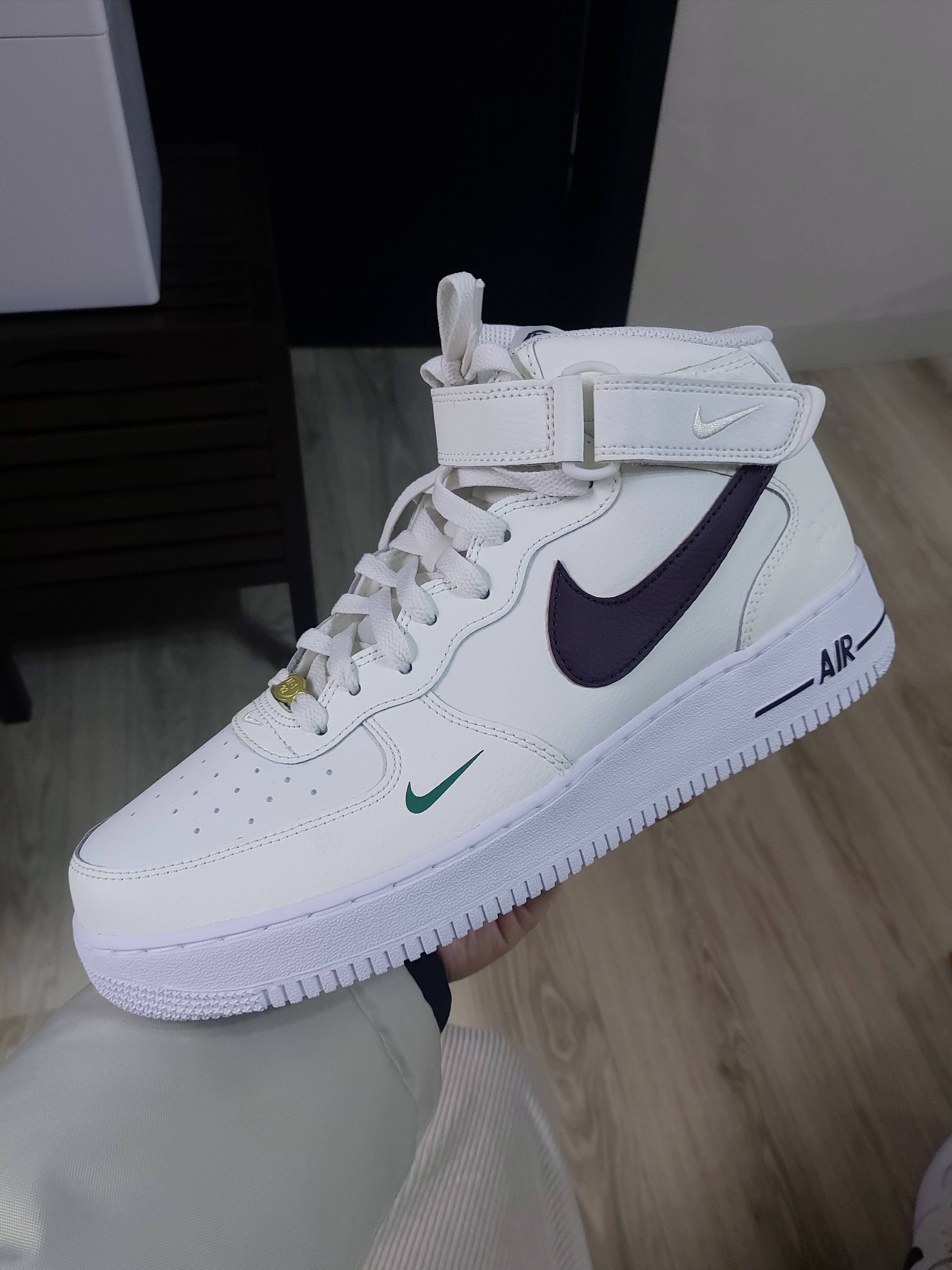 Nike Air Force 1 '07 LV8 40th Anniversary Join Forces Sail Brown Basalt 착용 스타일 - 1