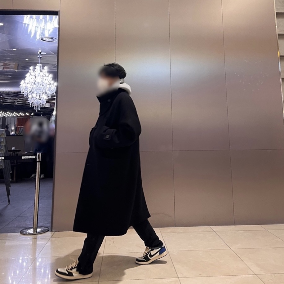 Jordan 1 x Travis Scott x Fragment Retro Low OG SP Military Blue, Undermycar Legion.02 Balmacaan Oversized Wool Coat Black 착용 스타일 - 3