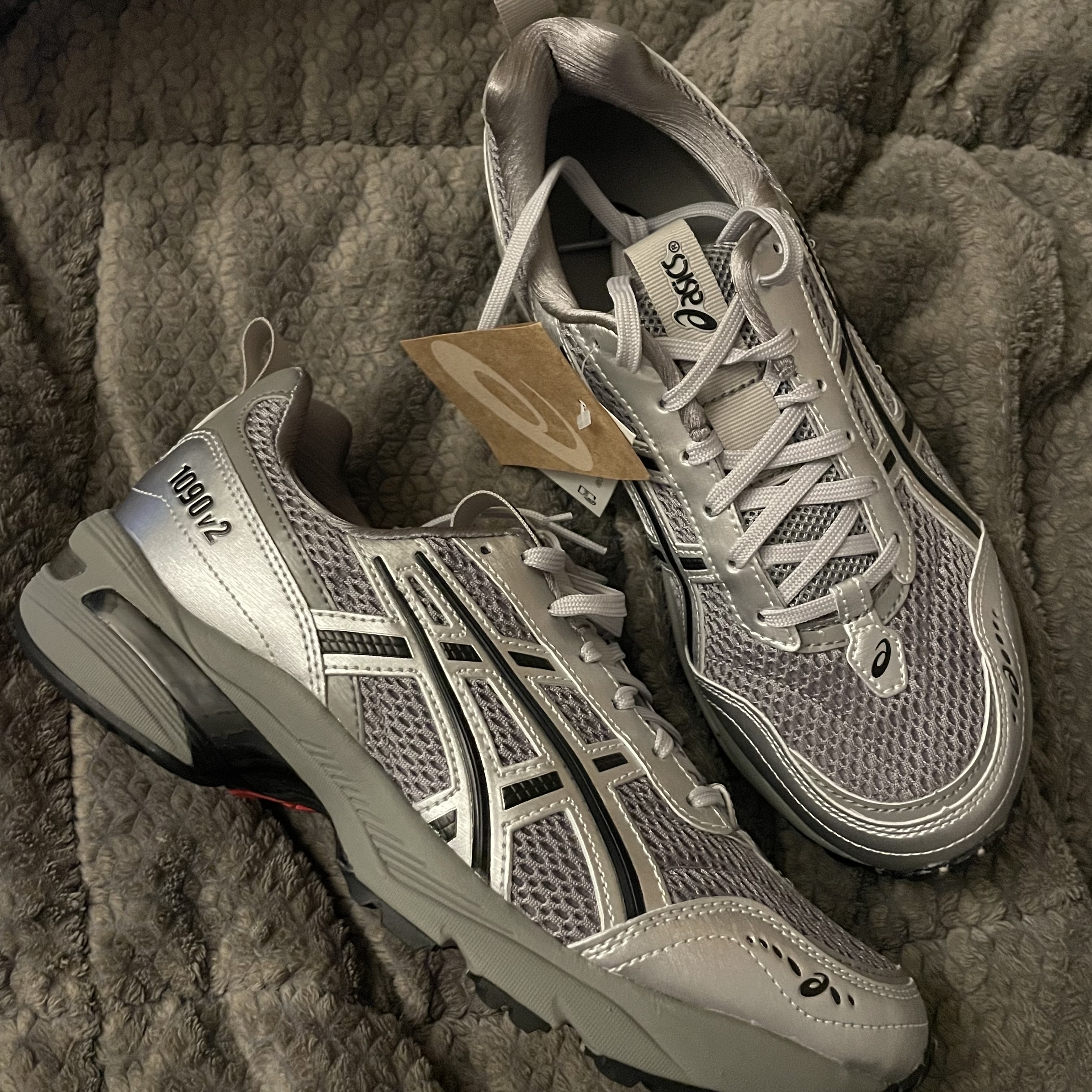 Asics x Freja Wewer Gel-1090 V2 Clay Grey Pure Silver 착용 스타일 - 1