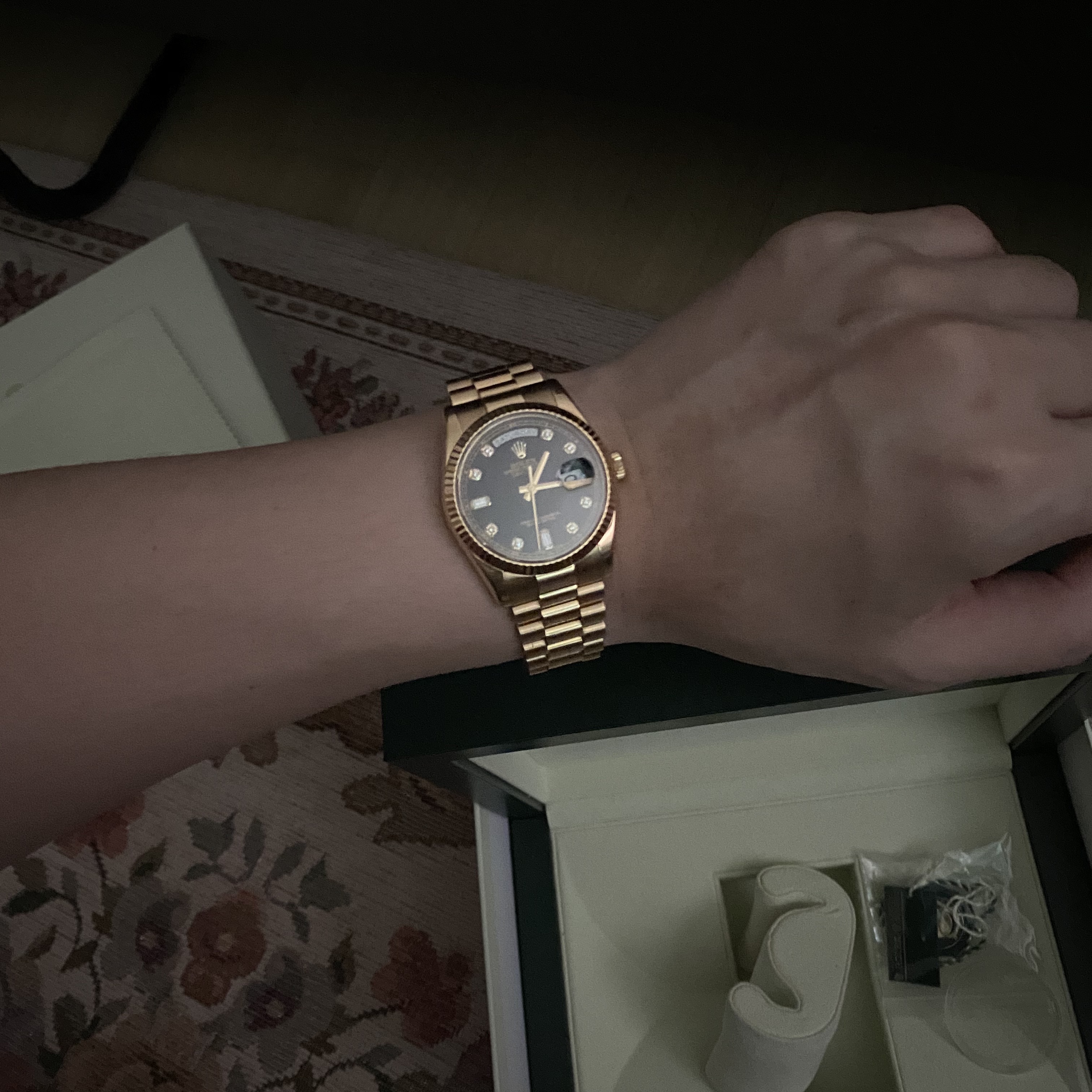 Rolex Day-Date 36mm 128238 Green Ombre Diamond-Set President 착용 스타일 - 2