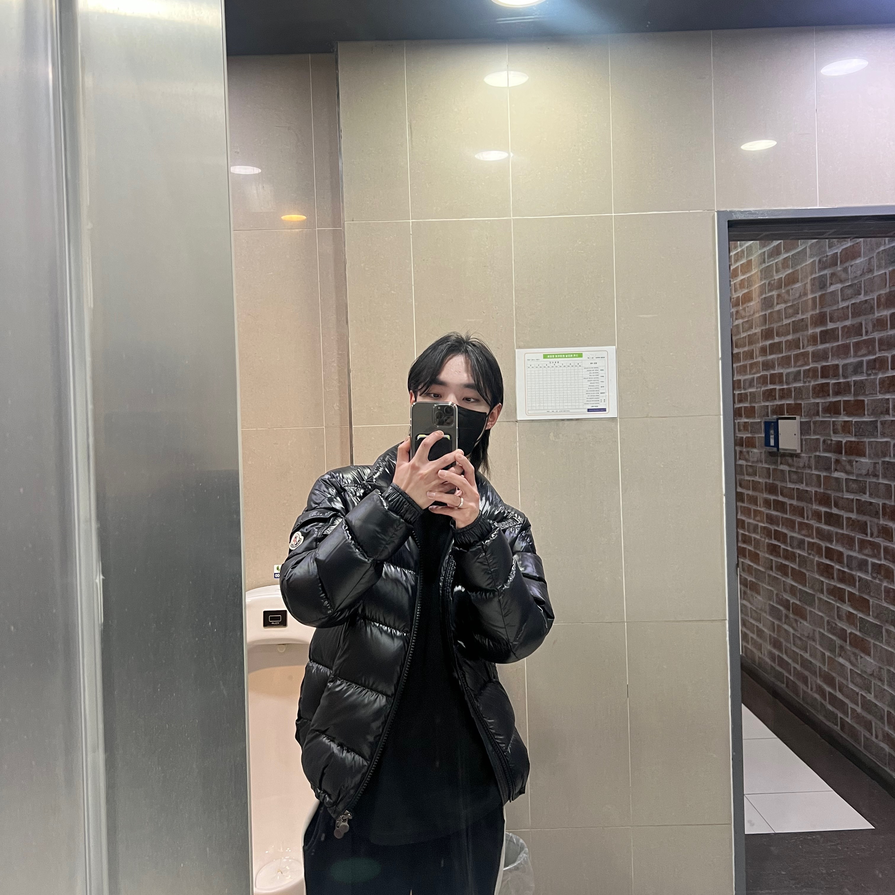 Moncler Maya Short Down Jacket Black - 22FW 착용 스타일