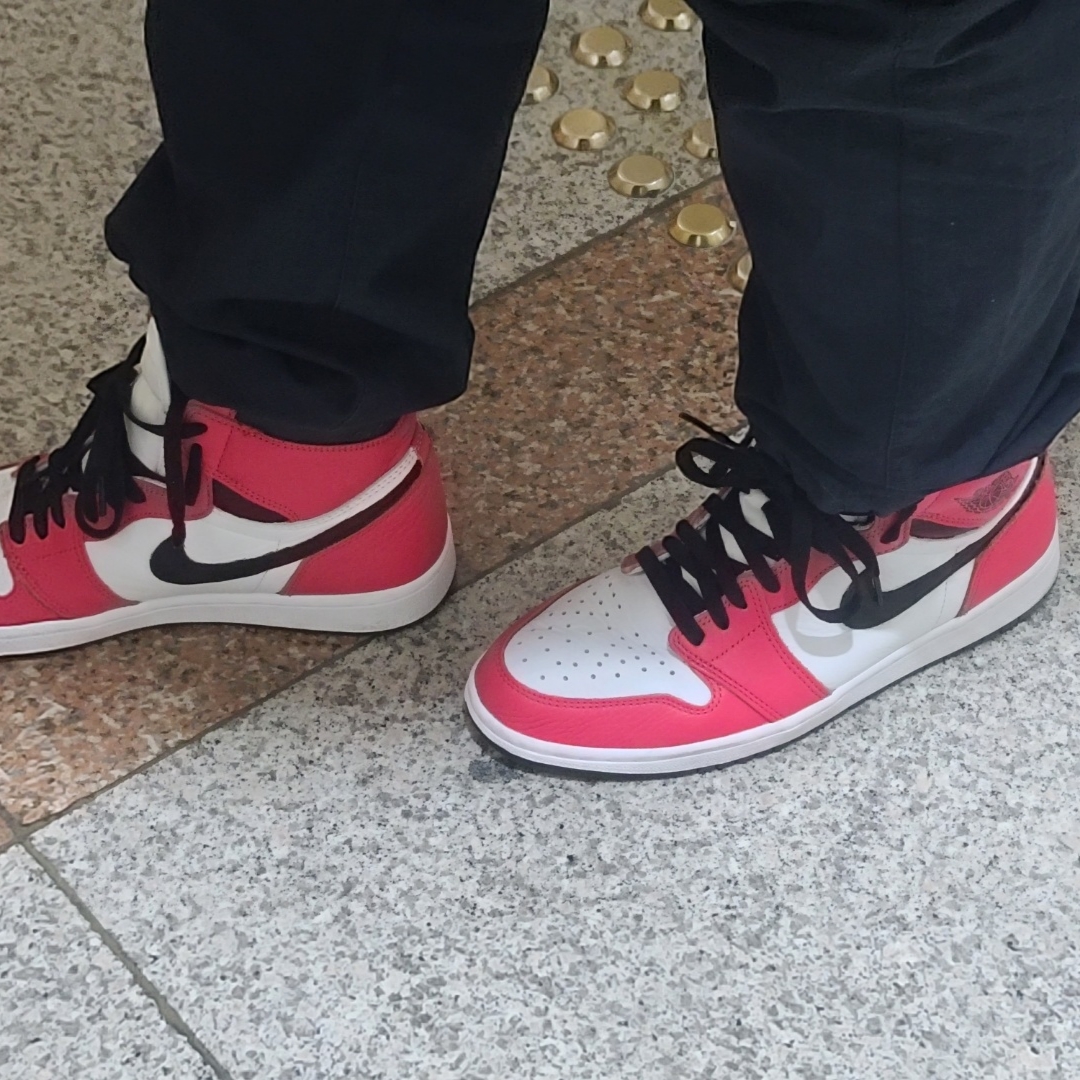 Jordan 1 Retro High OG Light Fusion Red 착용 스타일